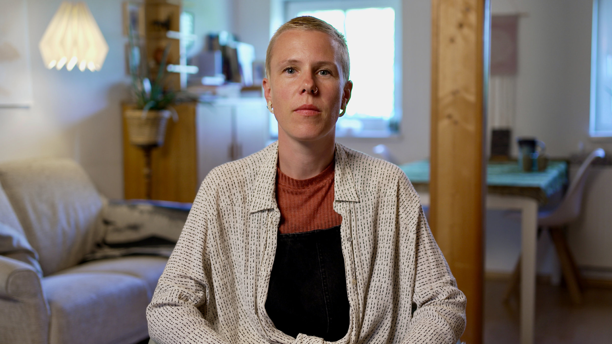 "37°Leben: Die Mutterglück-Lüge": Franziska in ihrem Wohnzimmer.