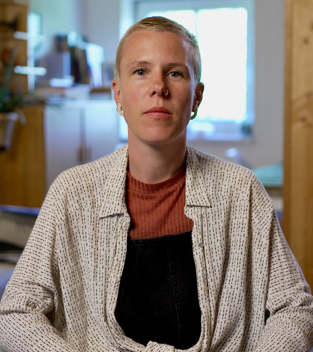 "37°Leben: Die Mutterglück-Lüge": Franziska in ihrem Wohnzimmer.
