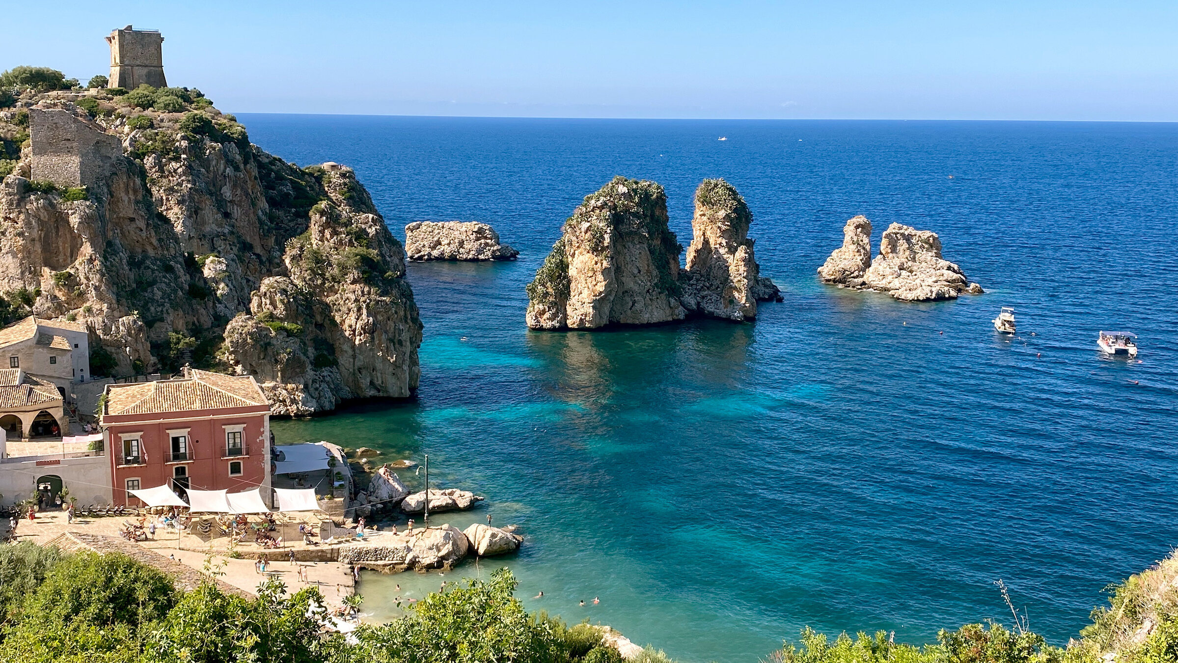 "Sizilien – Italiens Sonneninsel im Mittelmeer": Tonnara di Scopello – Traumbucht mit alter Thunfischfabrik.
