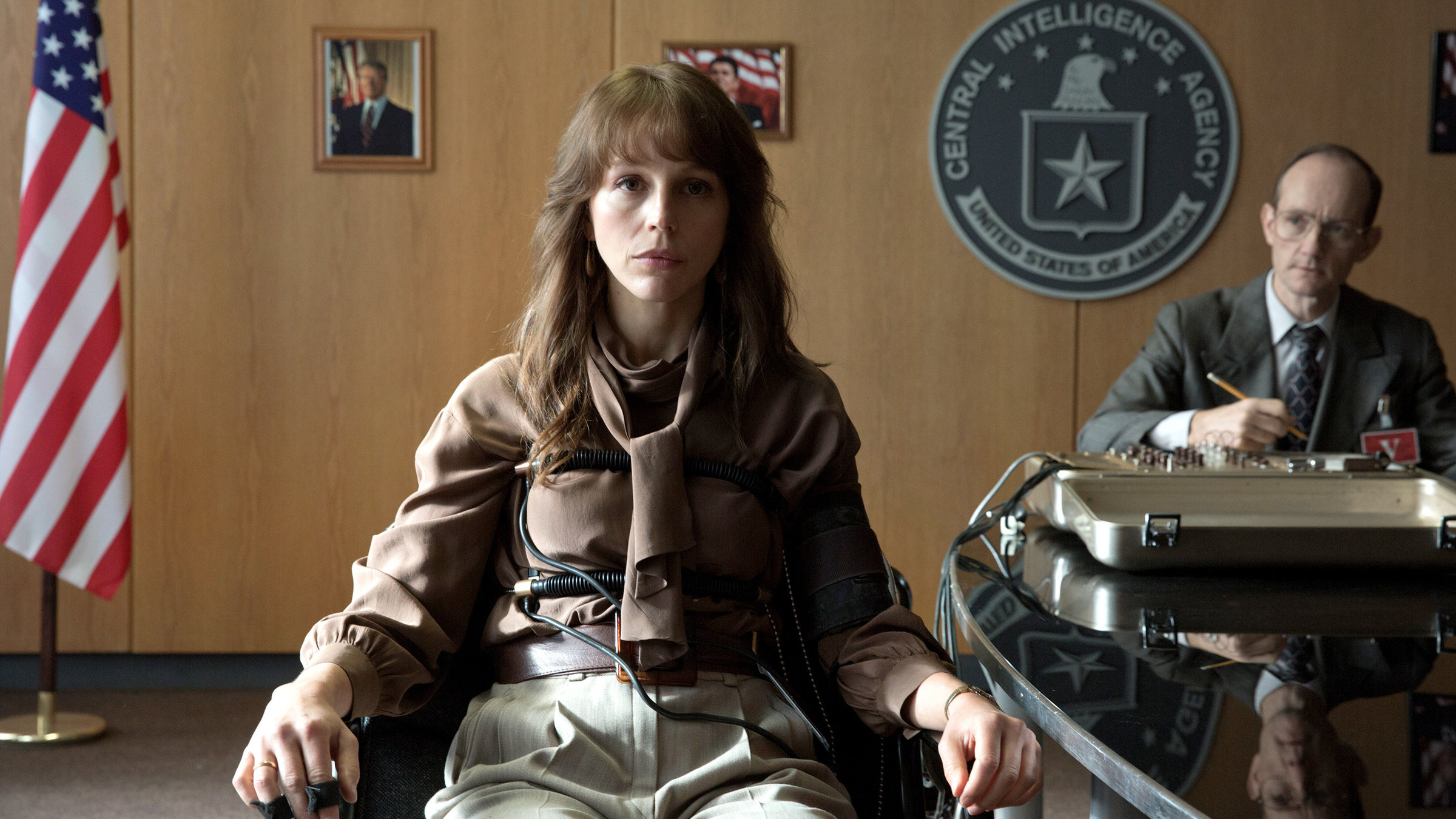 "Wendezeit": Doppelagentin Saskia Starke (Petra Schmidt-Schaller) beim Verhör mit dem Lügendetektor.