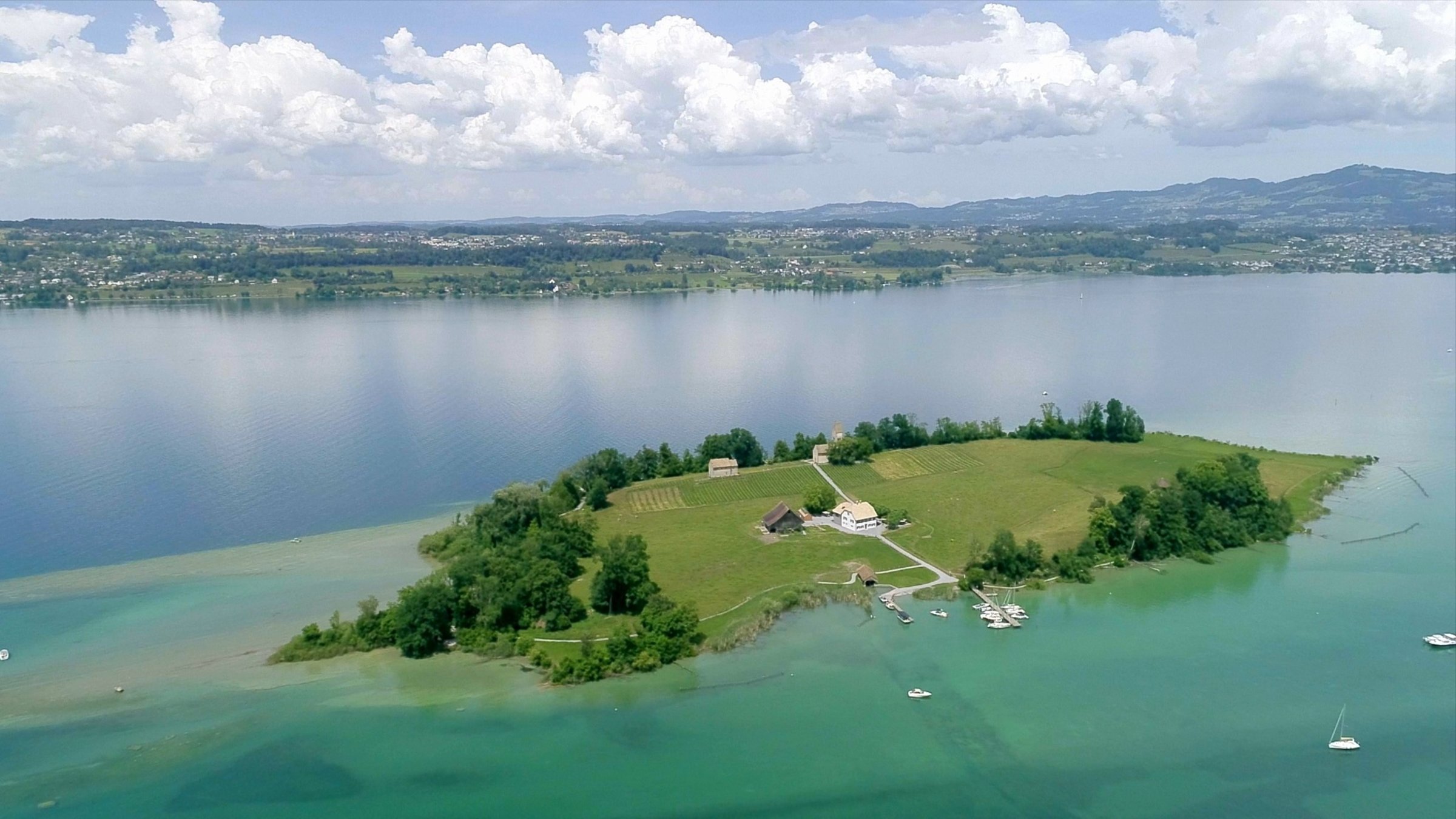 "Inseln der Schweiz: Ufenau - Paradies im Zürichsee" - Insel Ufenau am Zürichsee.