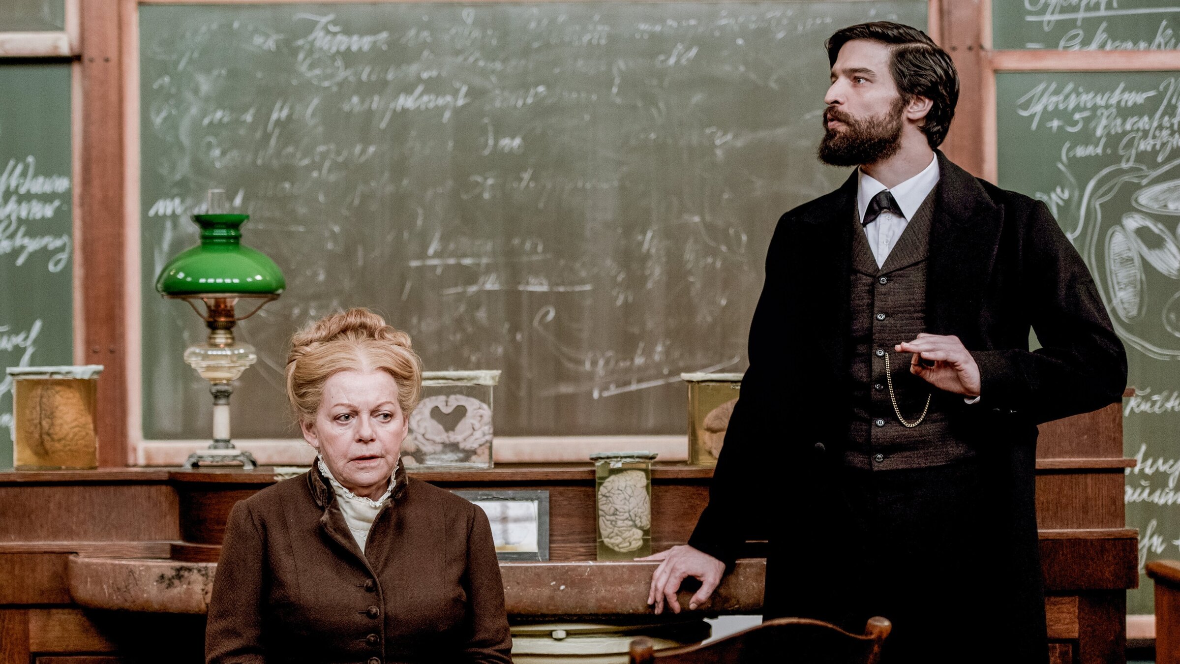 "Freud - Hysterie": Brigitte Kren (Lenore), Robert Finster (Sigmund Freud).