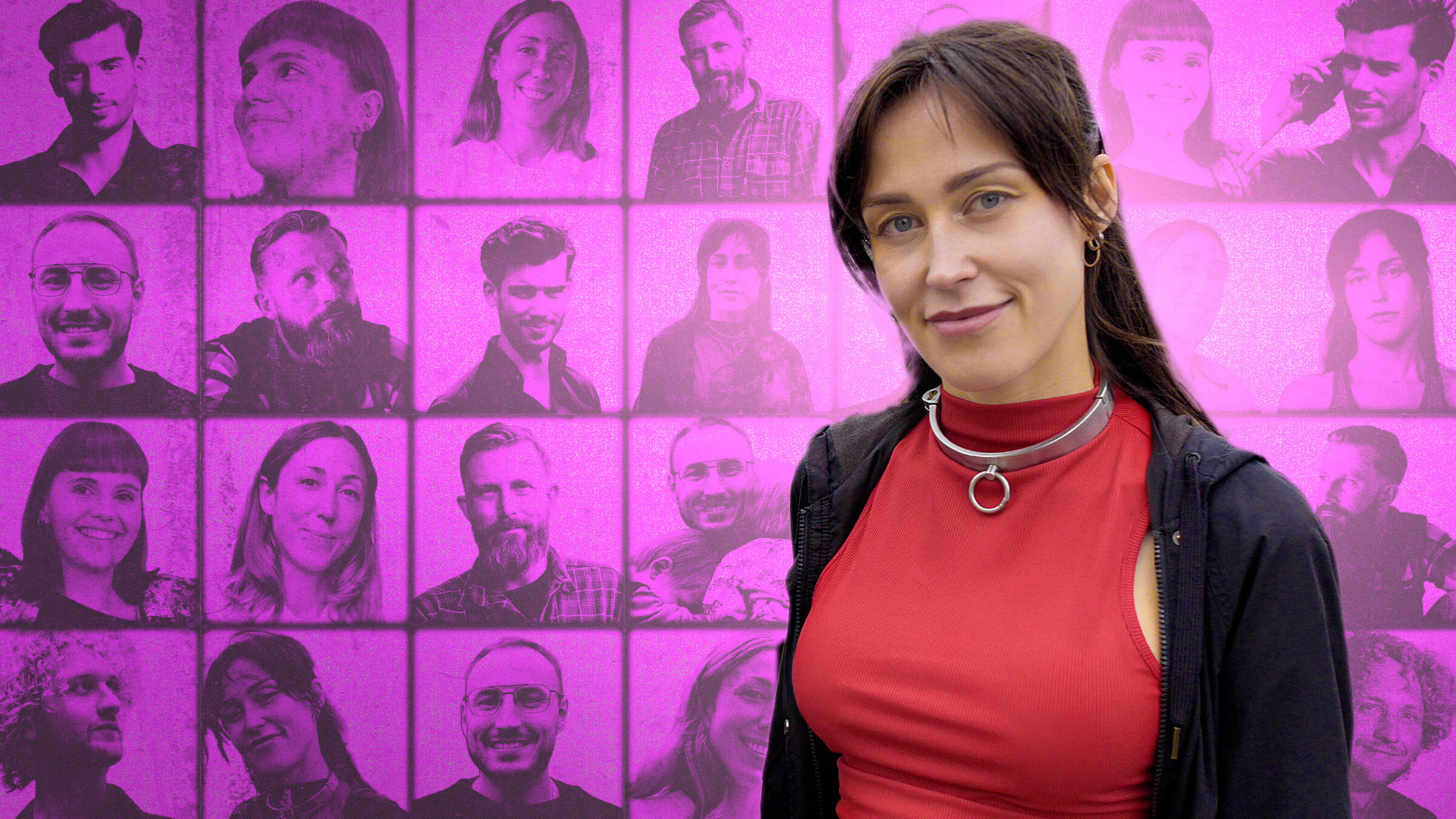 "37°Leben: 1. Tiefpunkt und Neustart - Leben nach der Krise": Montage: Zarah schaut lächelnd in die Kamera. Im Hintergrund befindet sich eine Fotowand mit Porträtaufnahmen der Gen Y und Z.