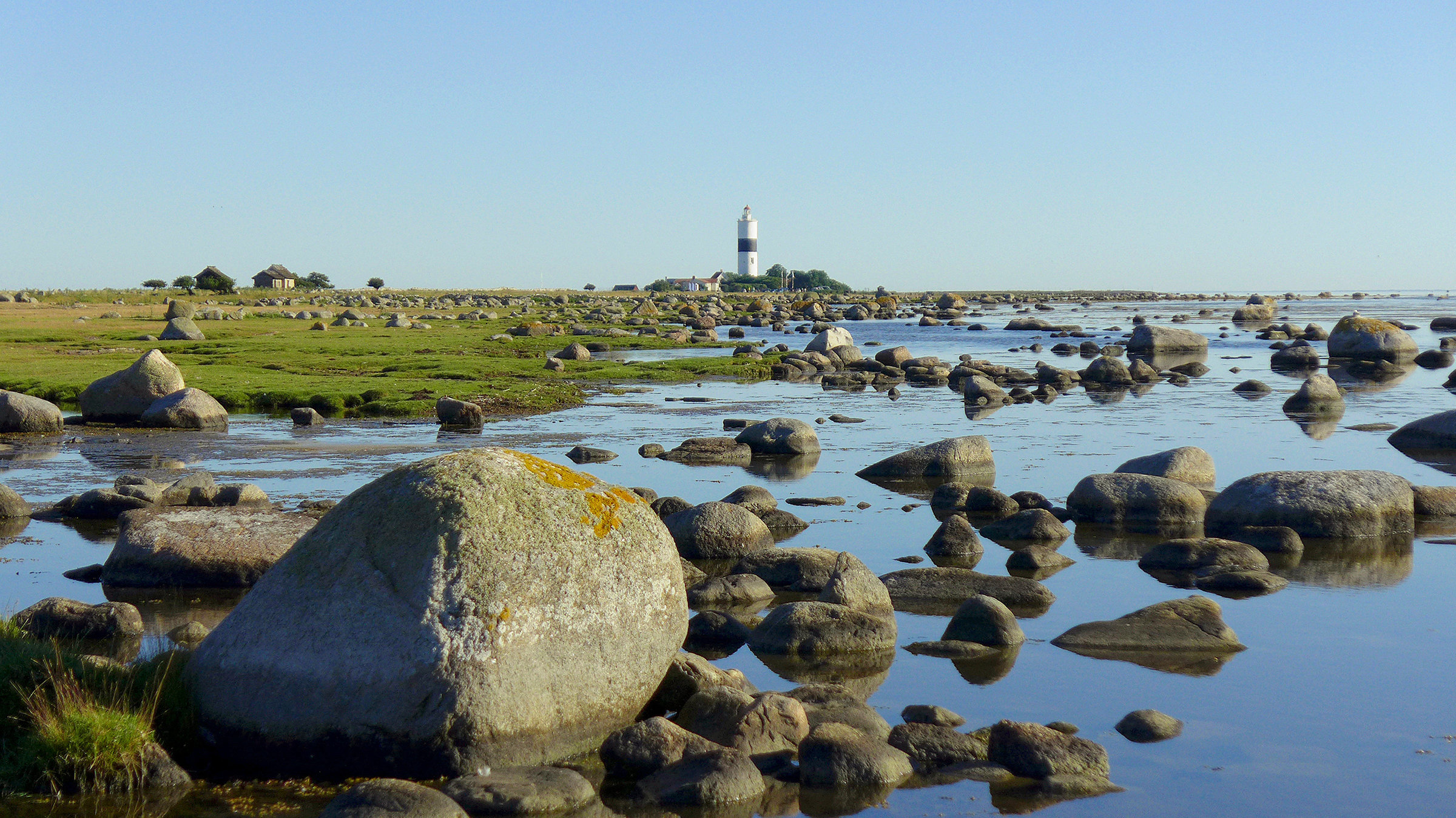 "mare TV: Öland": Steine und Felsbrocken prägen die Südküste der schwedischen Insel Öland.