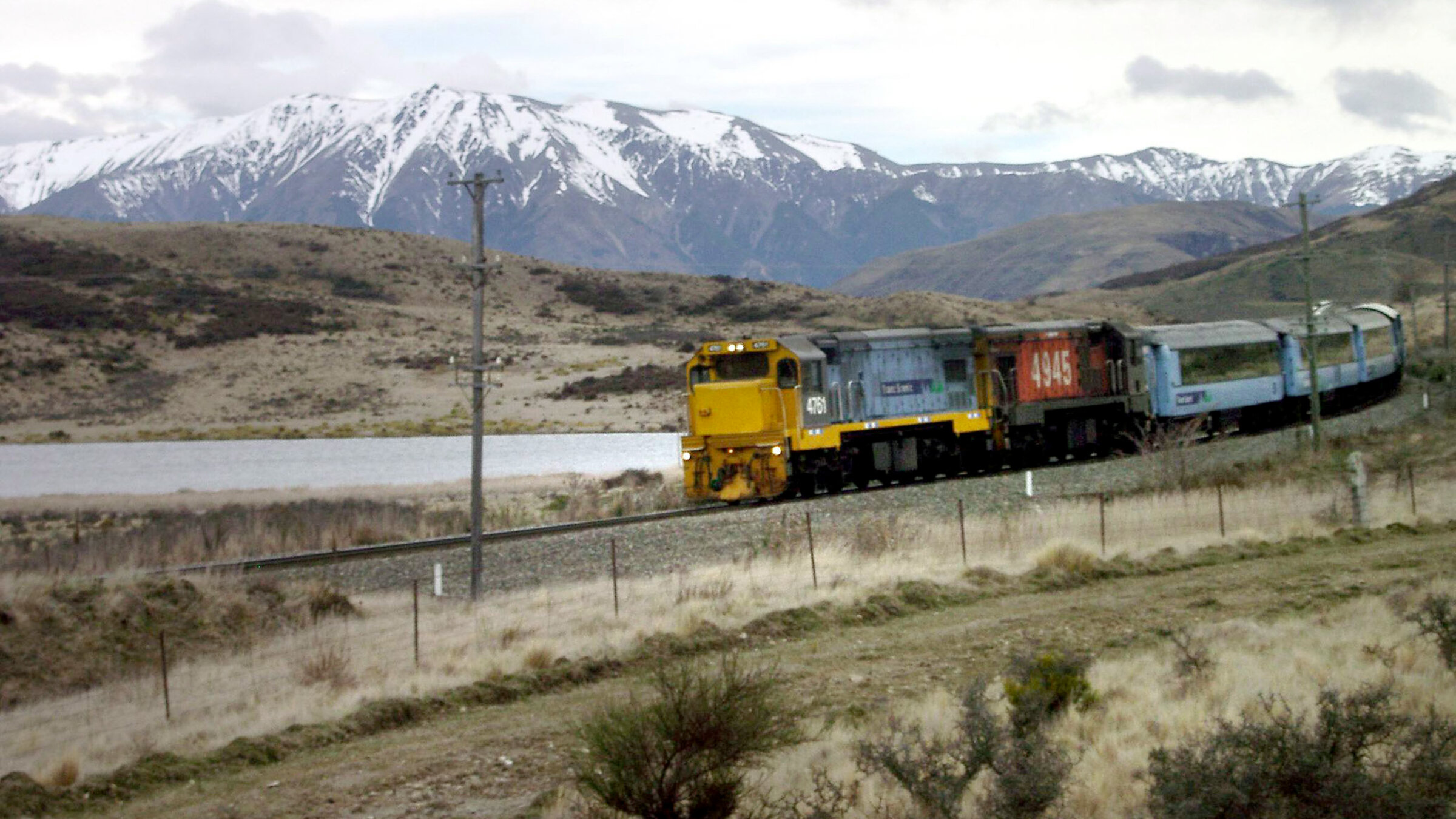 "Mit dem Zug durch Neuseeland: Die Südinsel" - Mit dem TranzAlpine in schwindelnde Höhen, entlang Flüssen und Seen zu den üppigen Buchenwäldern der Tasman-See.