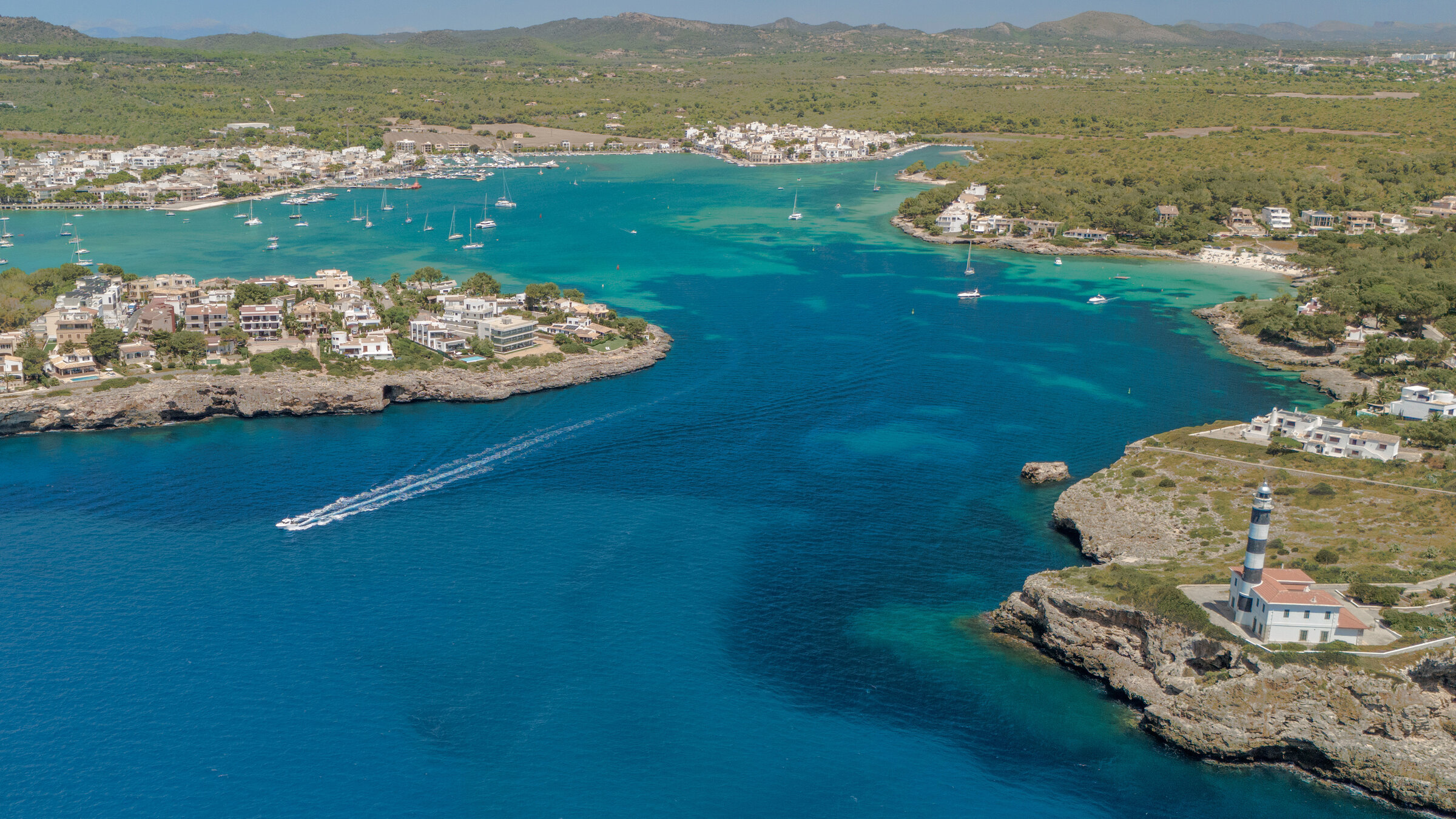 "Balearen - Die vier schönen Schwestern (1/4) - Mallorca - Die Königin": Portocolom entwickelte sich bereits im 19. Jahrhundert zu einem der wichtigsten natürlichen Häfen Mallorcas.