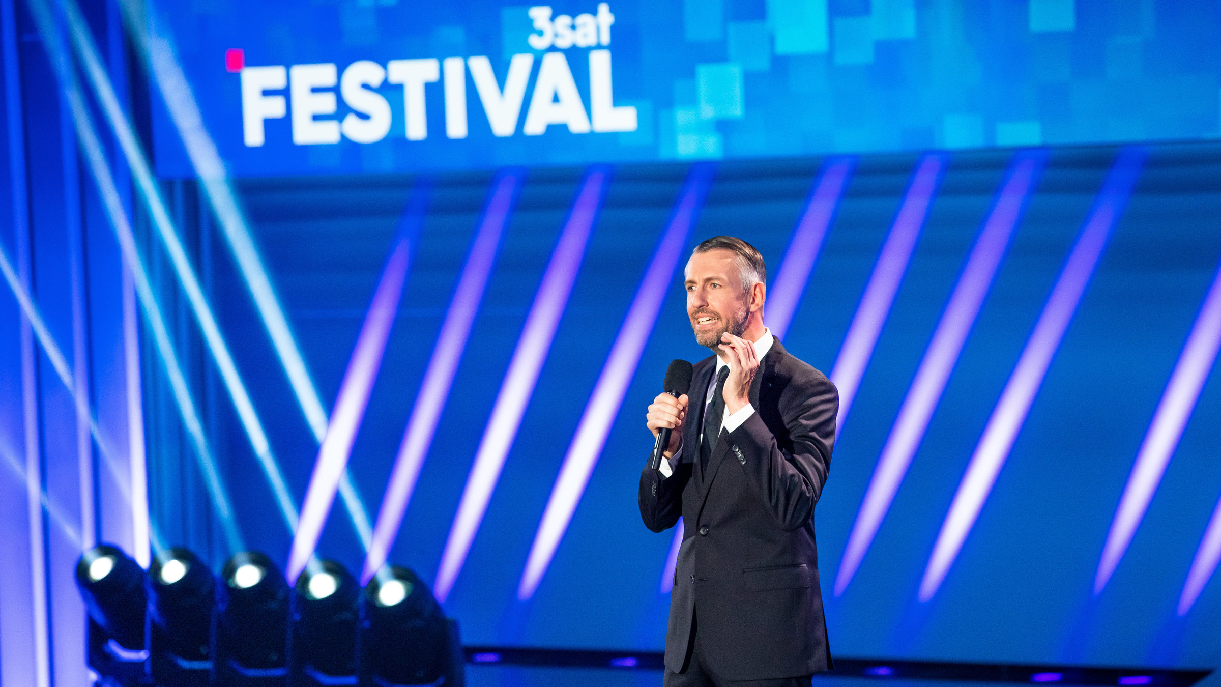 "Sebastian Pufpaff: Wir nach": Sebastian Pufpaff auf der Bühne