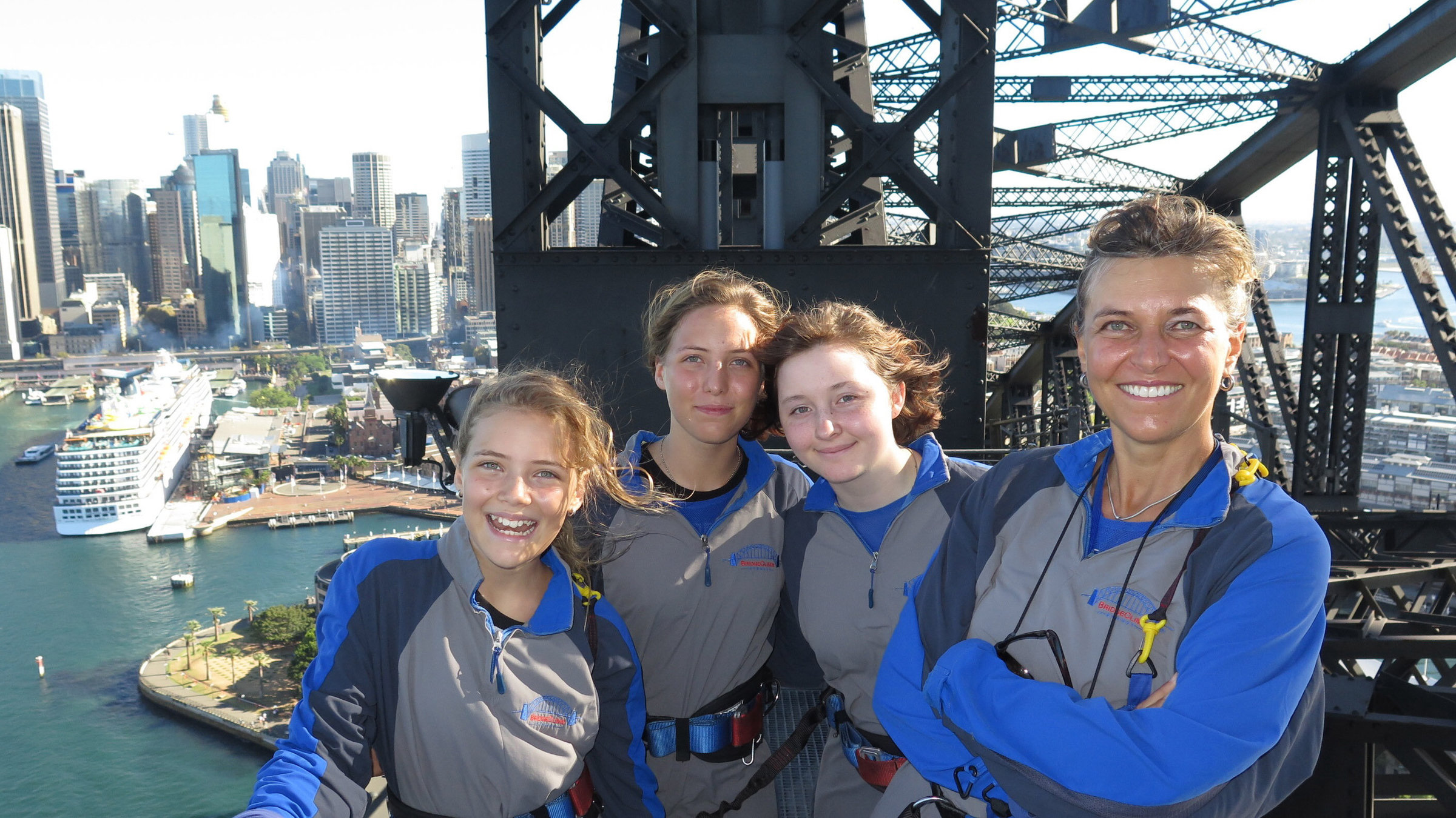 "Mein Sydney" - Christa Hoffmann beim Bridgeclimb auf die berühmte Harbour Bridge, Sydney.