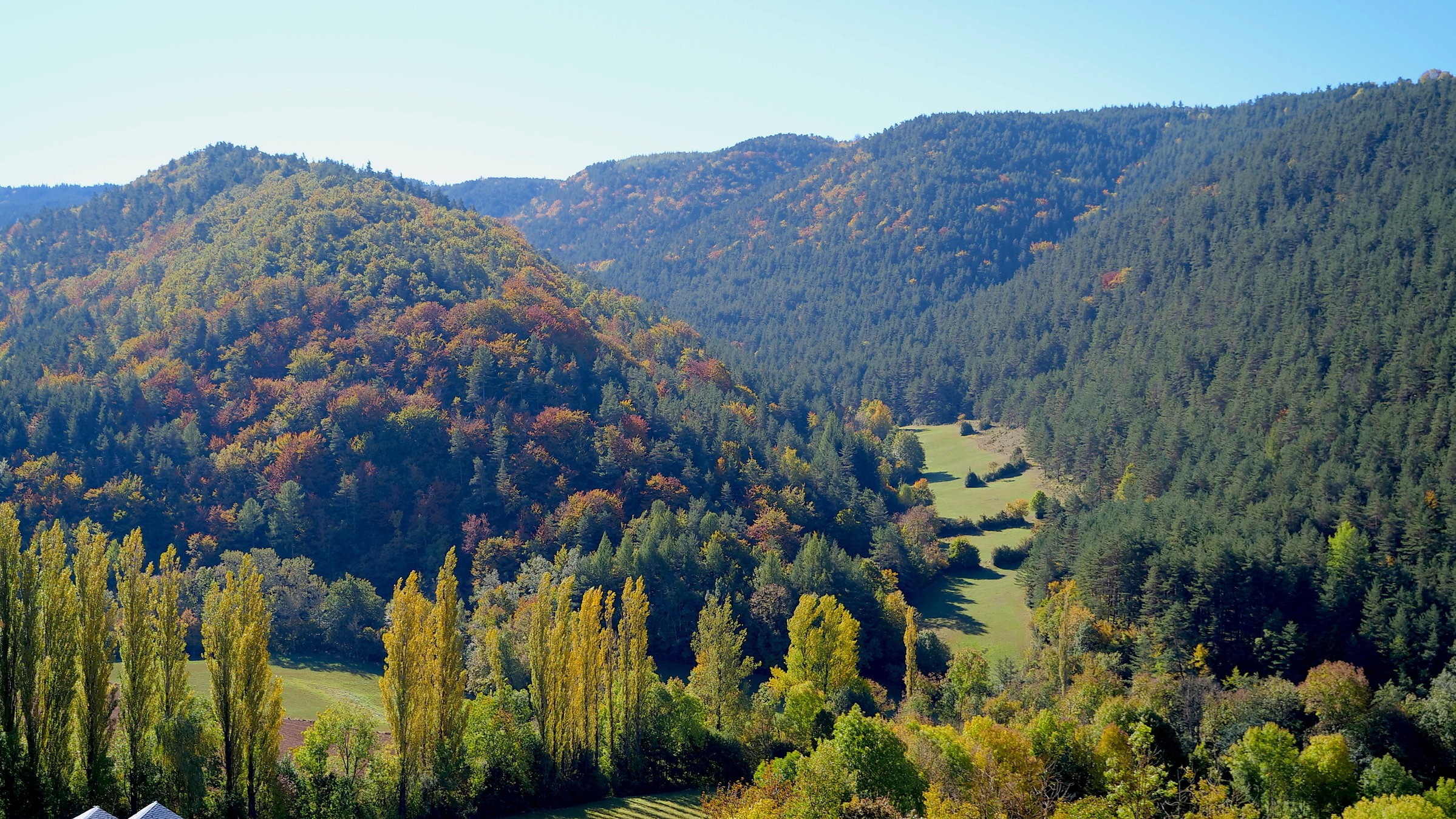 "Die Cevennen - Frankreichs unberührter Süden": Der Cevennen-Nationalpark im Herbst. Der Nationalpark wurde 1970 gegründet und ist einer der größten Nationalparks Frankreichs.