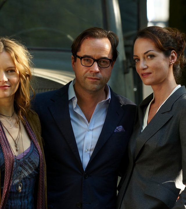 "Das Kindermädchen": Stefanie Stappenbeck (l.), Jan Josef Liefers (M.) und Natalia Wörner (r.).