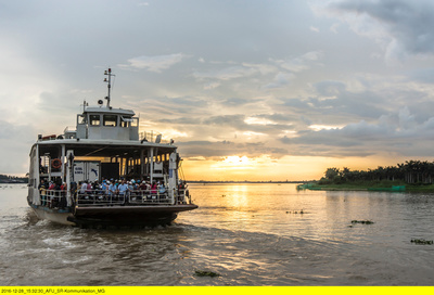 Fährpassagen: Rush Hour am Mekong