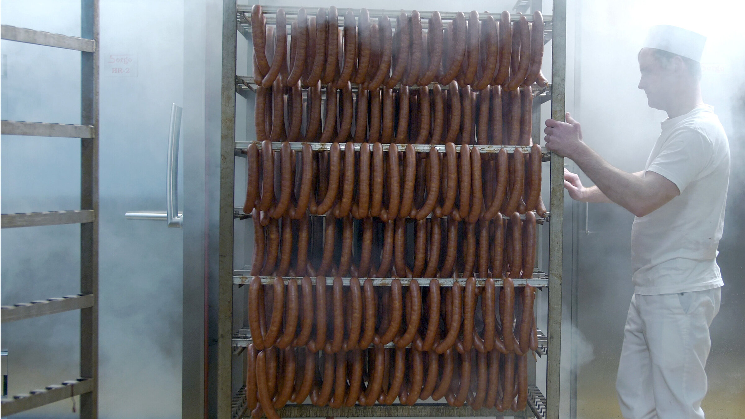 "Wiener Lifestyle - Knödel, Gulasch, Mazzes (3/3)": Die Krainerwurst kommt ursprünglich aus Slowenien.