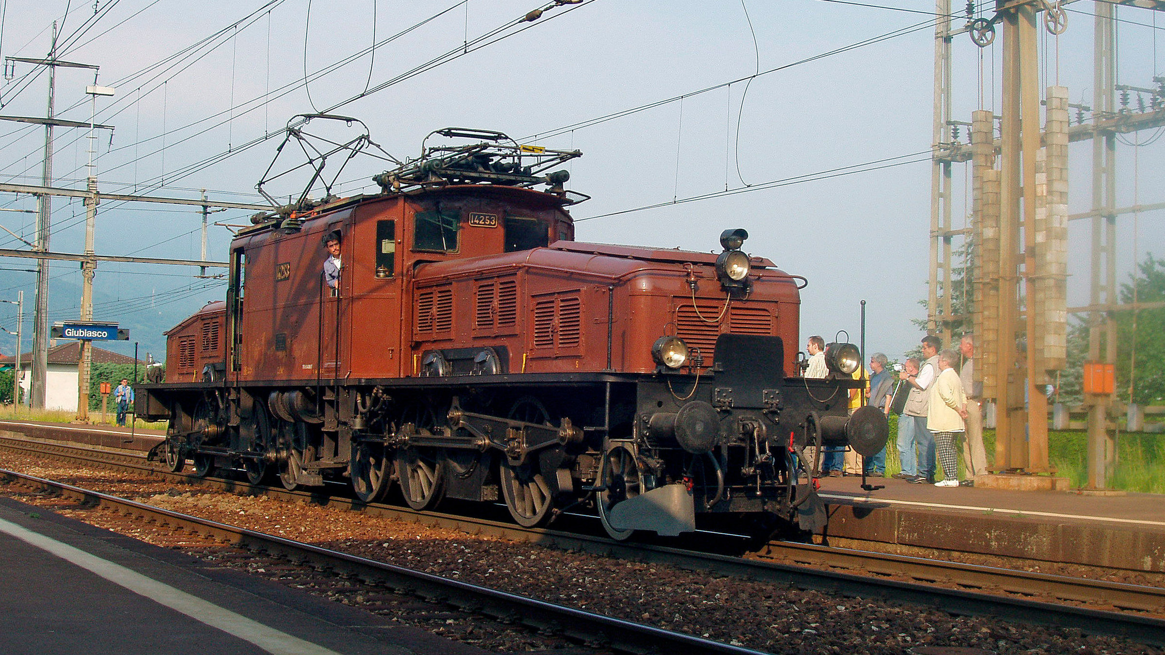 "Eisenbahn-Romantik in den Schweizer Alpen": Das Gotthard Krokodil.