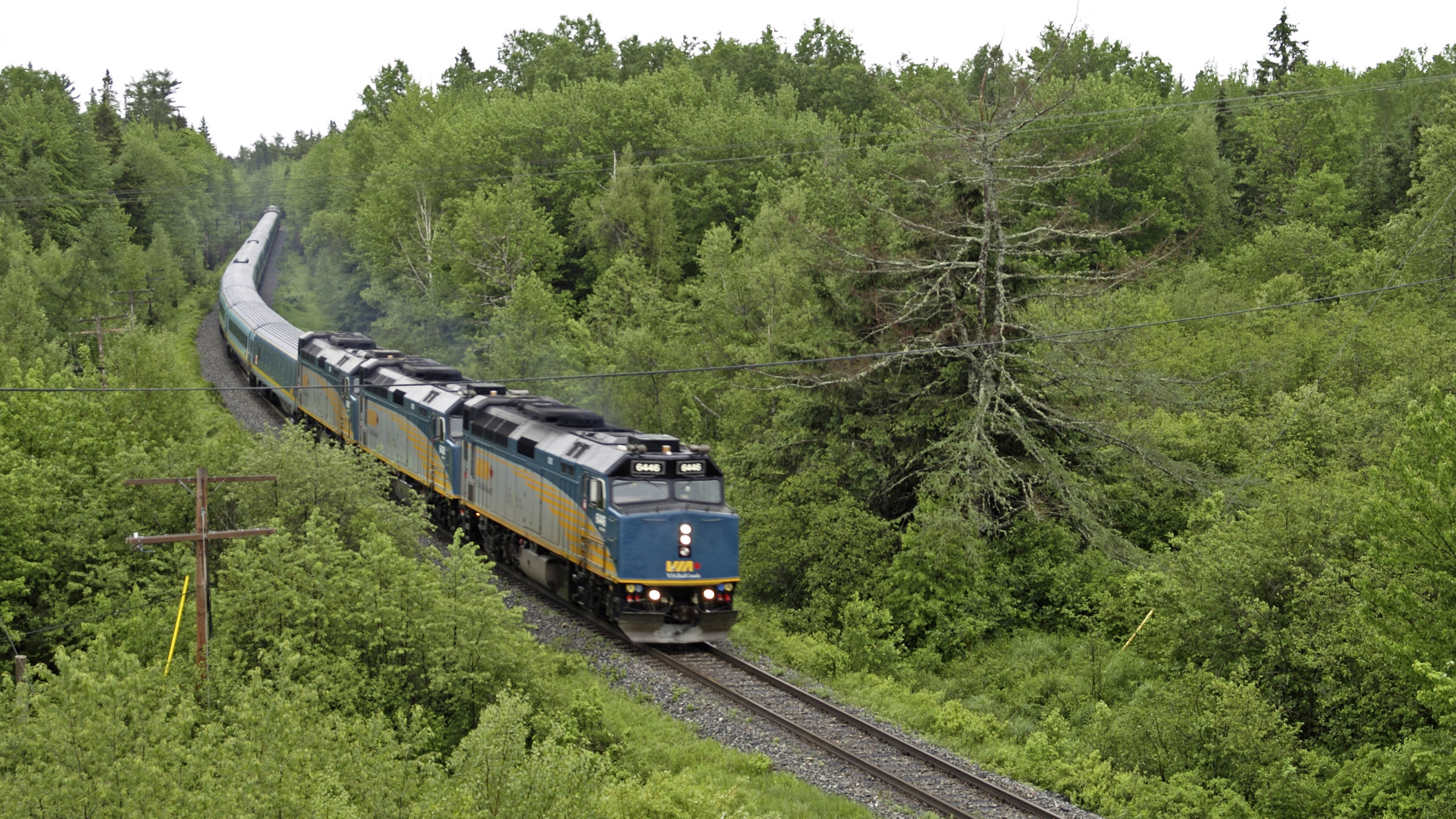 "EISENBAHN-ROMANTIK - The Ocean - Vom St.Lorenz-Strom zum Atlantik": The Ocean auf der Strecke bei Moncton.