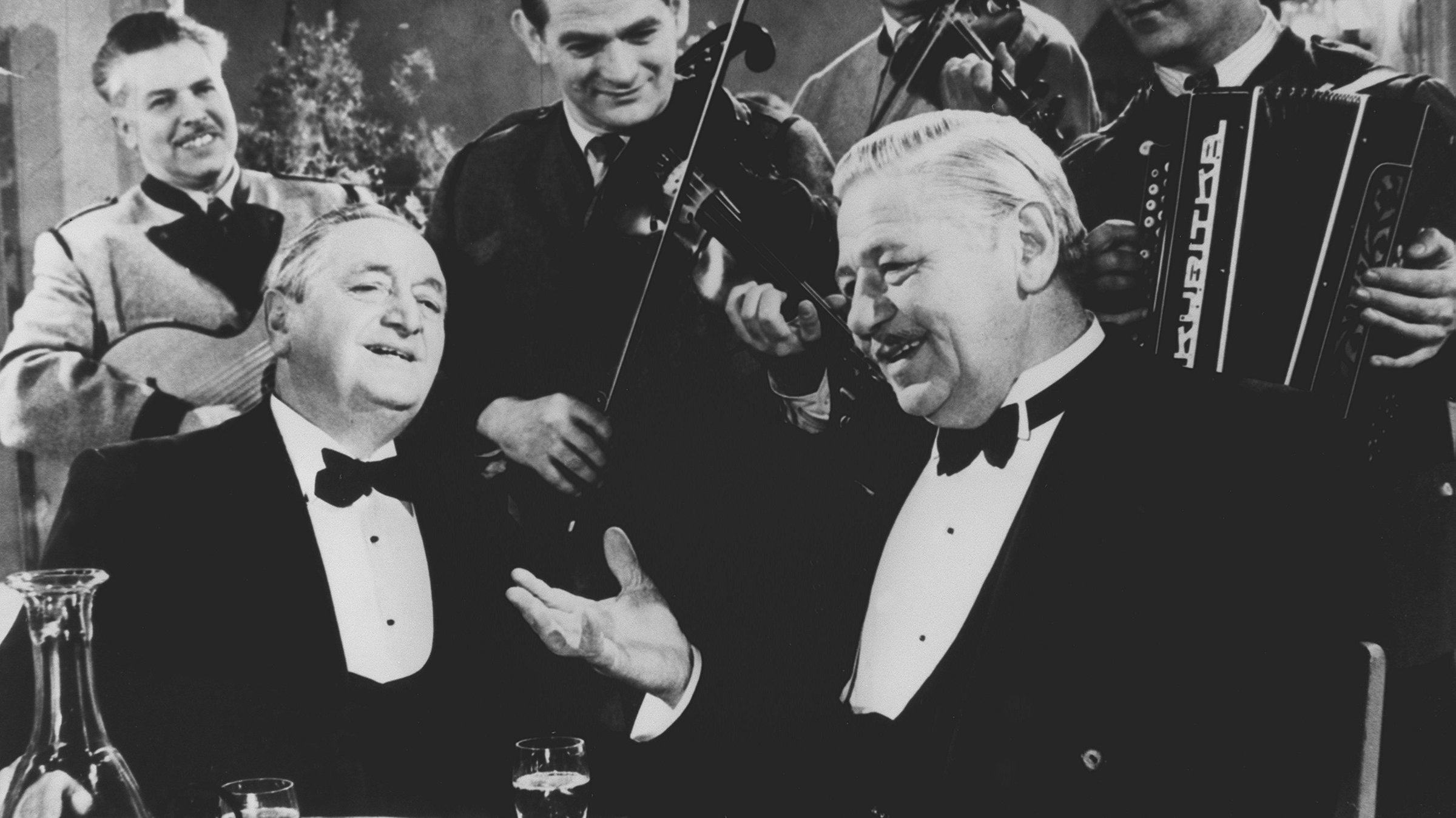 "Ober, zahlen!" - Hans Moser (Franz), Paul Hörbiger (Gustav).