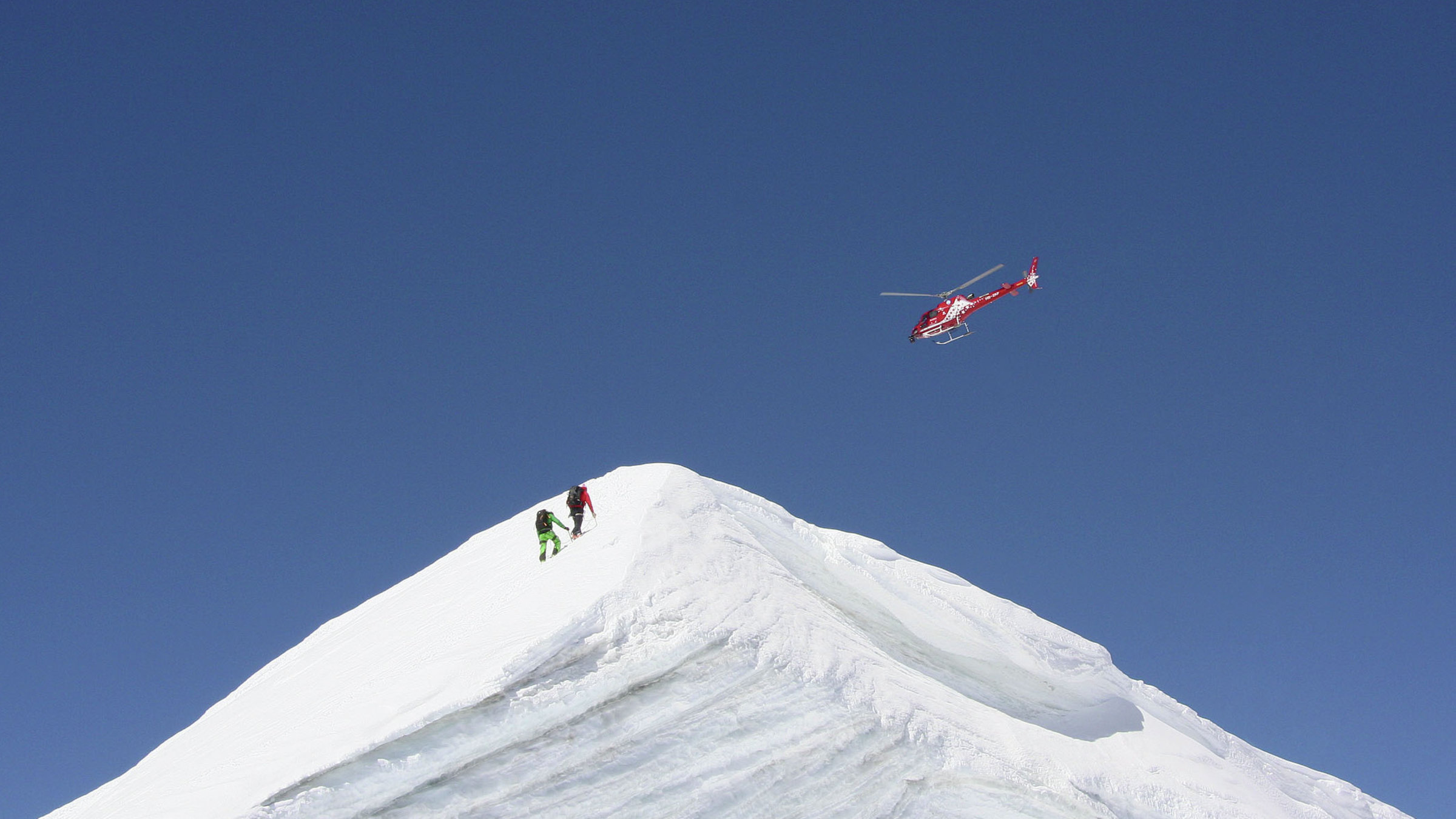 "Wunderland: Das Val d'Anniviers" - Moderator Nik Hartmann und Bergführer Romain Tavelli kurz vor dem Gipfel vom Bishorn