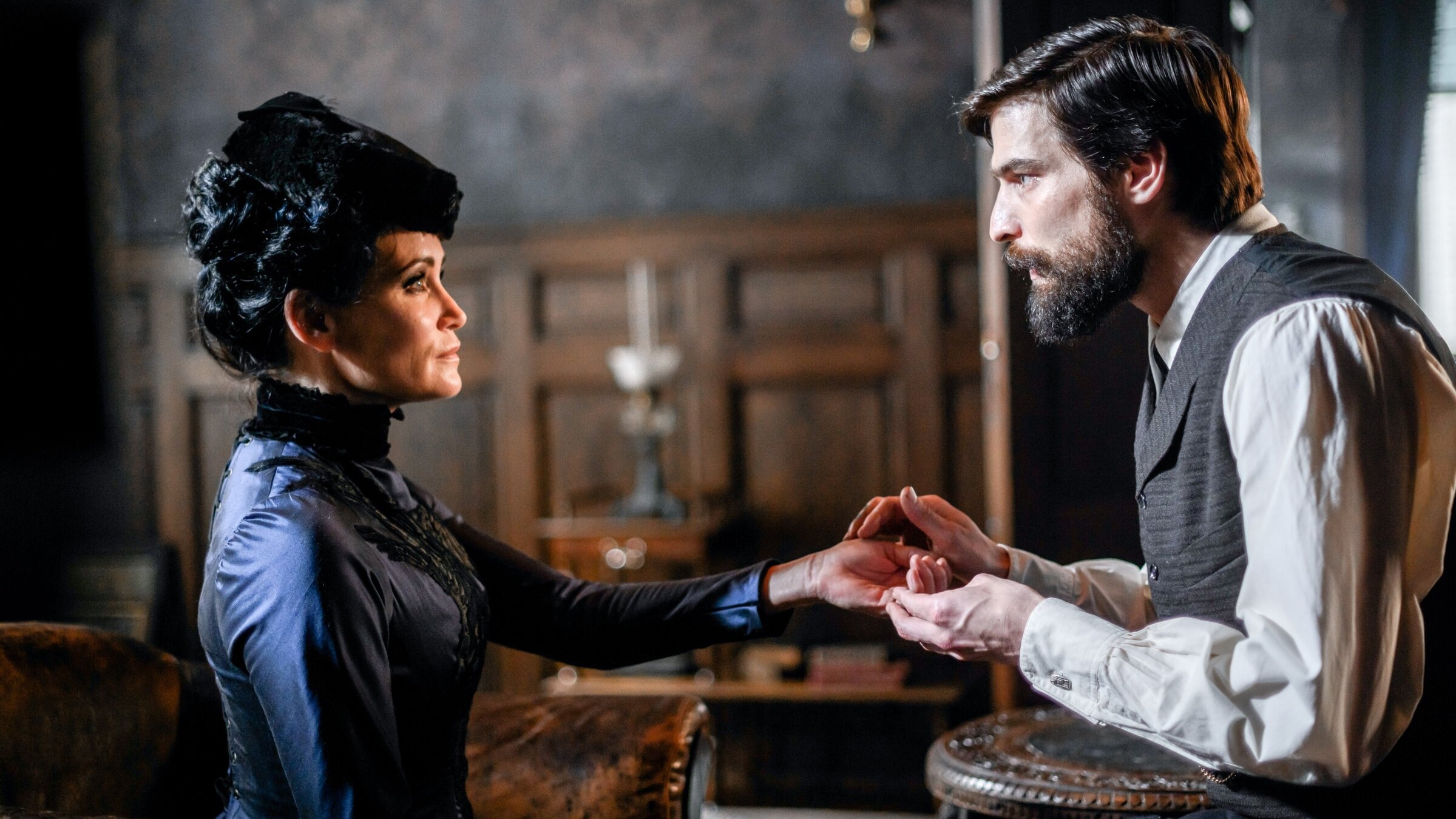 "Freud - Somnambul": Anja Kling (Gräfin Sophia von Szápáry), Robert Finster (Sigmund Freud).