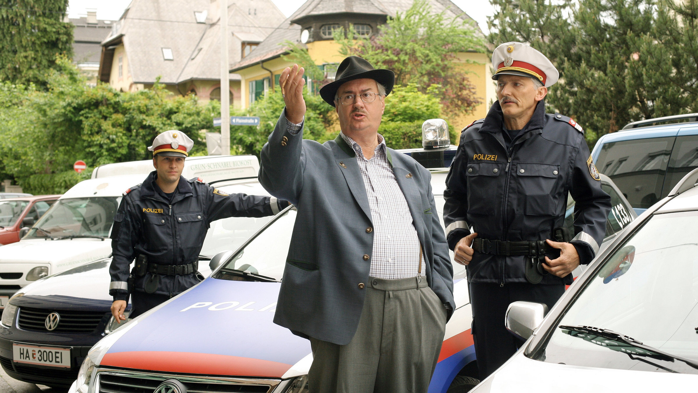 "Oben ohne": Leiche im Haus - Gerhard Zemann (mi.), Manfred Dungl (re.)