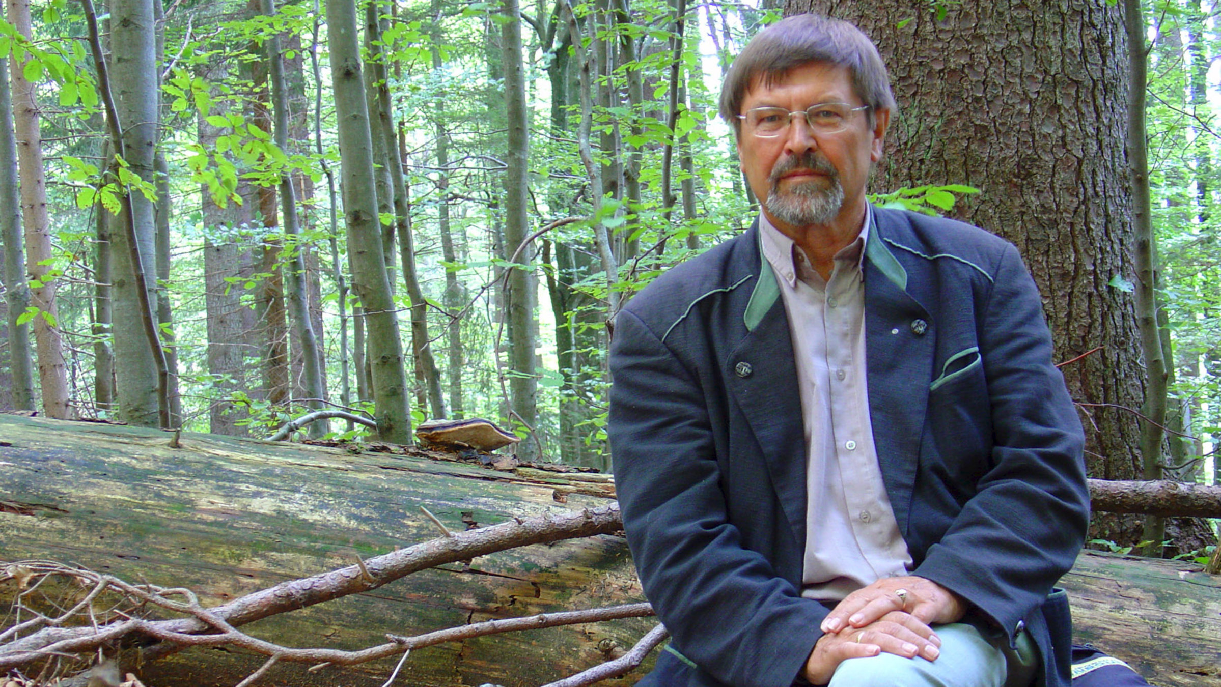 "Europas Urwälder: Bayerns neue Wildnis": Karl Friedrich Sinner, Leiter des Nationalparks Bayerischer Wald: "Hier wird erkennbar, was Wildnis bedeutet: Dabei zu sein bei einer Freiheit des Lebens draußen im Wald, das uns nicht verpflichtet voraus zu denken, und zu organisieren - sondern einfach, zuzuschauen."