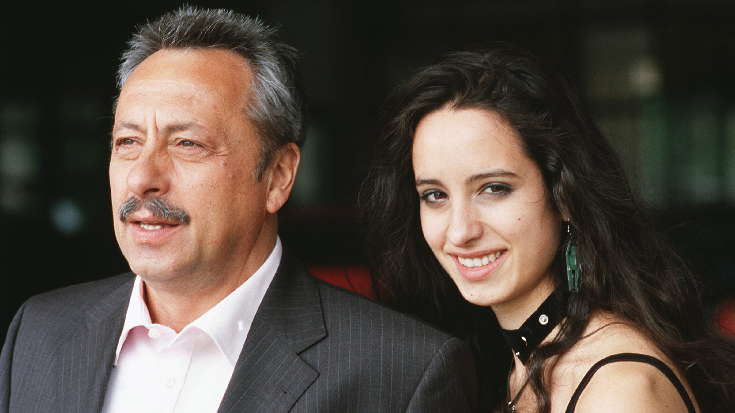 Selbst Heike (Stephanie Stumph) hält Erwin Strunz (Wolfgang Stumph) für ihren Vater, den Ministerpräsidenten.