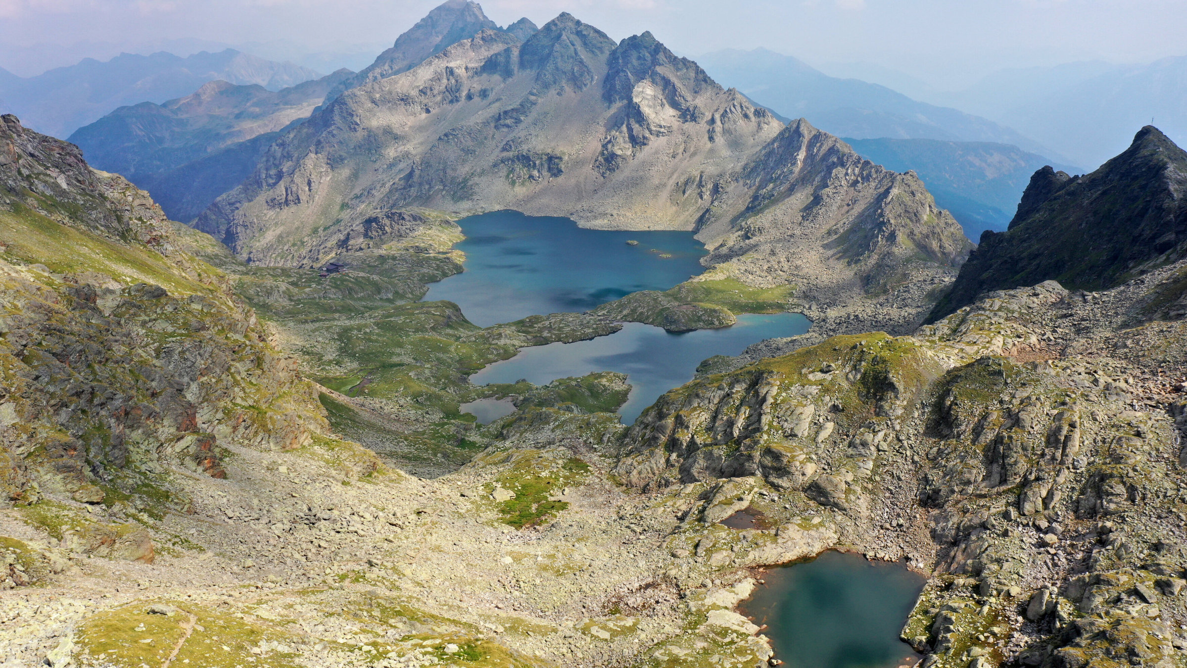 "Bergseen in Kärnten - Juwele der Alpen": Der Wangenitzsee und der darüber gelegene Kreuzsee in der Schobergruppe.