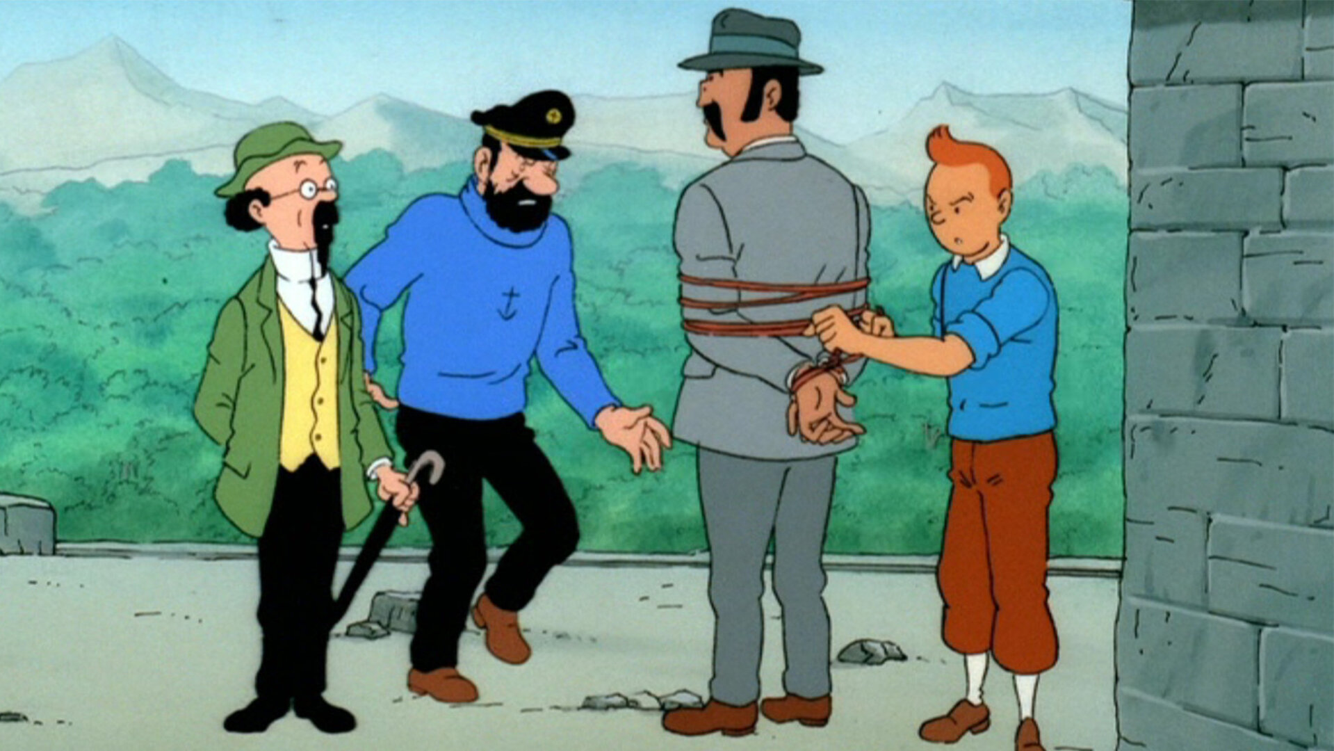 "Tim und Struppi - Tim und die Picaros (1)": Tim fesselt Pablos Hände mit einem Seil, während Professor Bienlein und Kapitän Haddock ihm dabei zusehen.