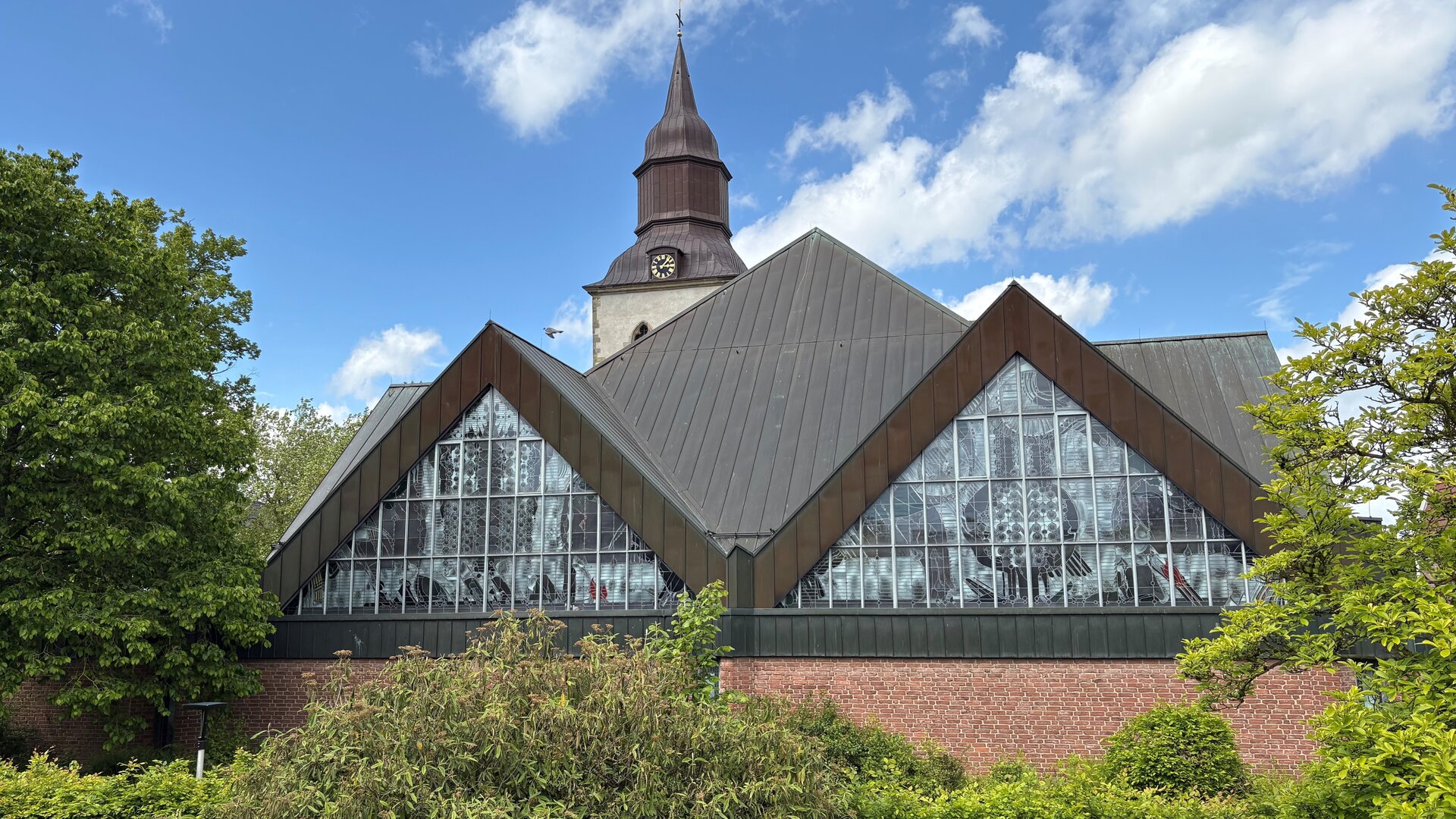 "Katholischer Gottesdienst - Gebt ihr ihnen zu essen!": Außenaufnahme der Kirche St. Matthäus in Melle
