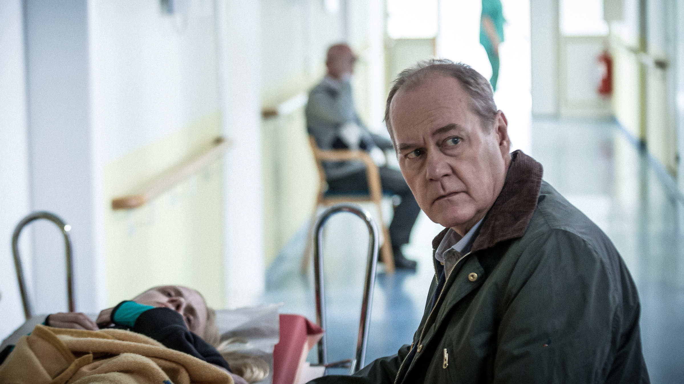 "Kommissar Beck - Anatomie des Todes": Kommissar Beck (Peter Haber) im Krankenhausflur.