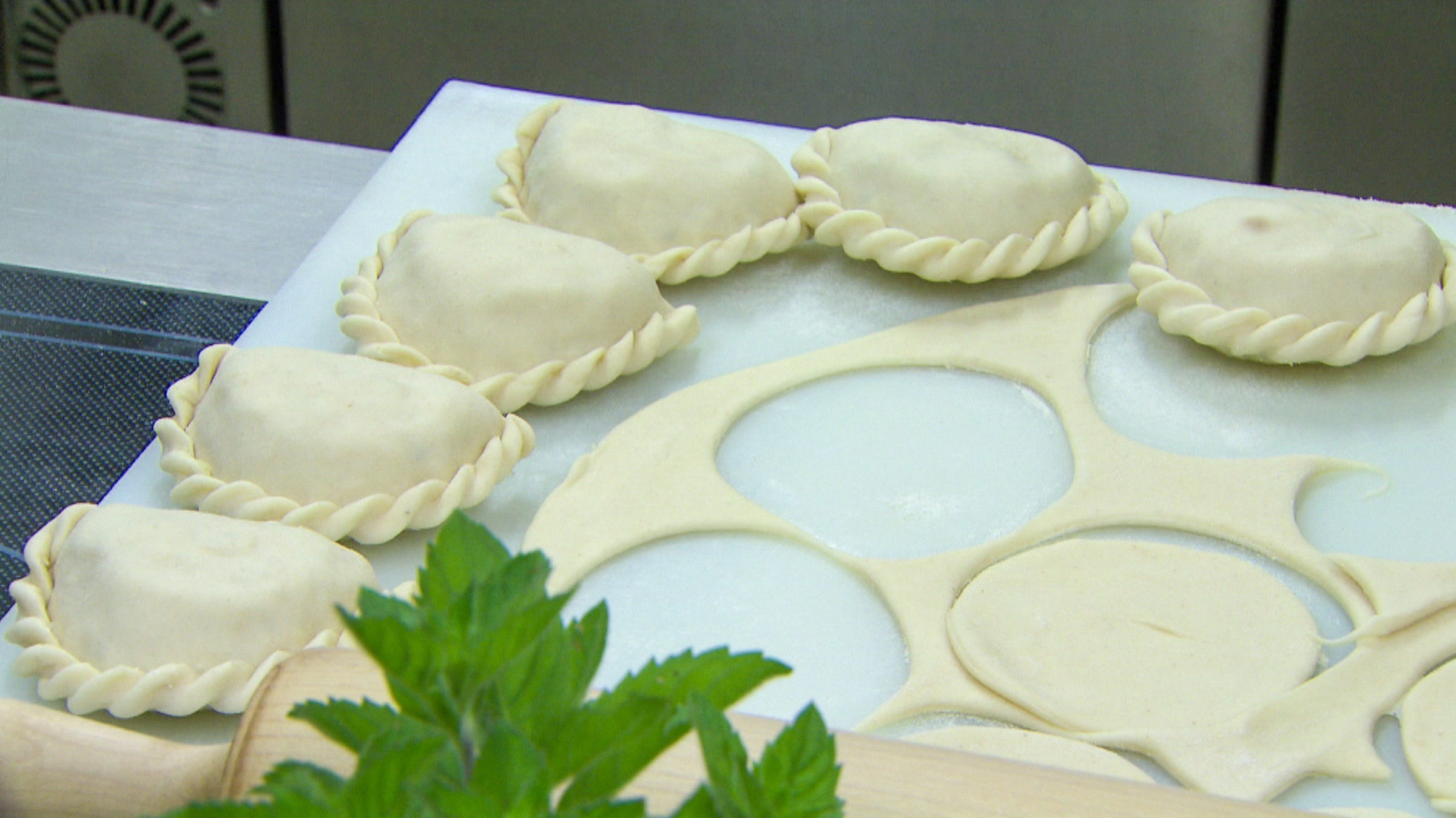 "Der Geschmack Europas, Das Kärntner Gailtal" - Schön "gekrendelte" Kärntener Nudeln.