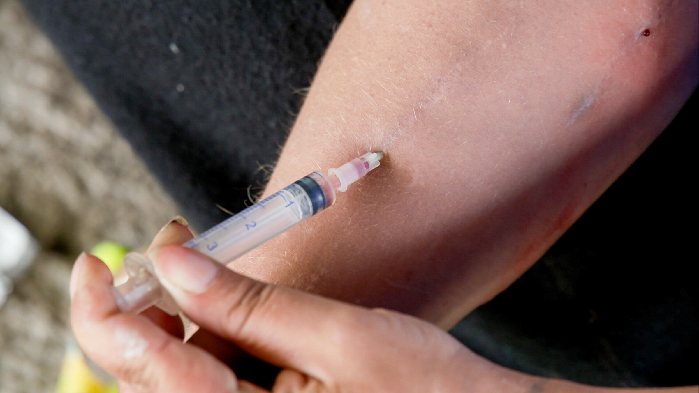 "Drogen am Land": Fast alle Drogen lassen sich sowohl schlucken, als auch rauchen, sniefen oder intravenös spritzen. Vielen sogenannten Junkies ist das Spritzen am liebsten, weil die Wirkung der Droge sofort und sehr intensiv einsetzt.