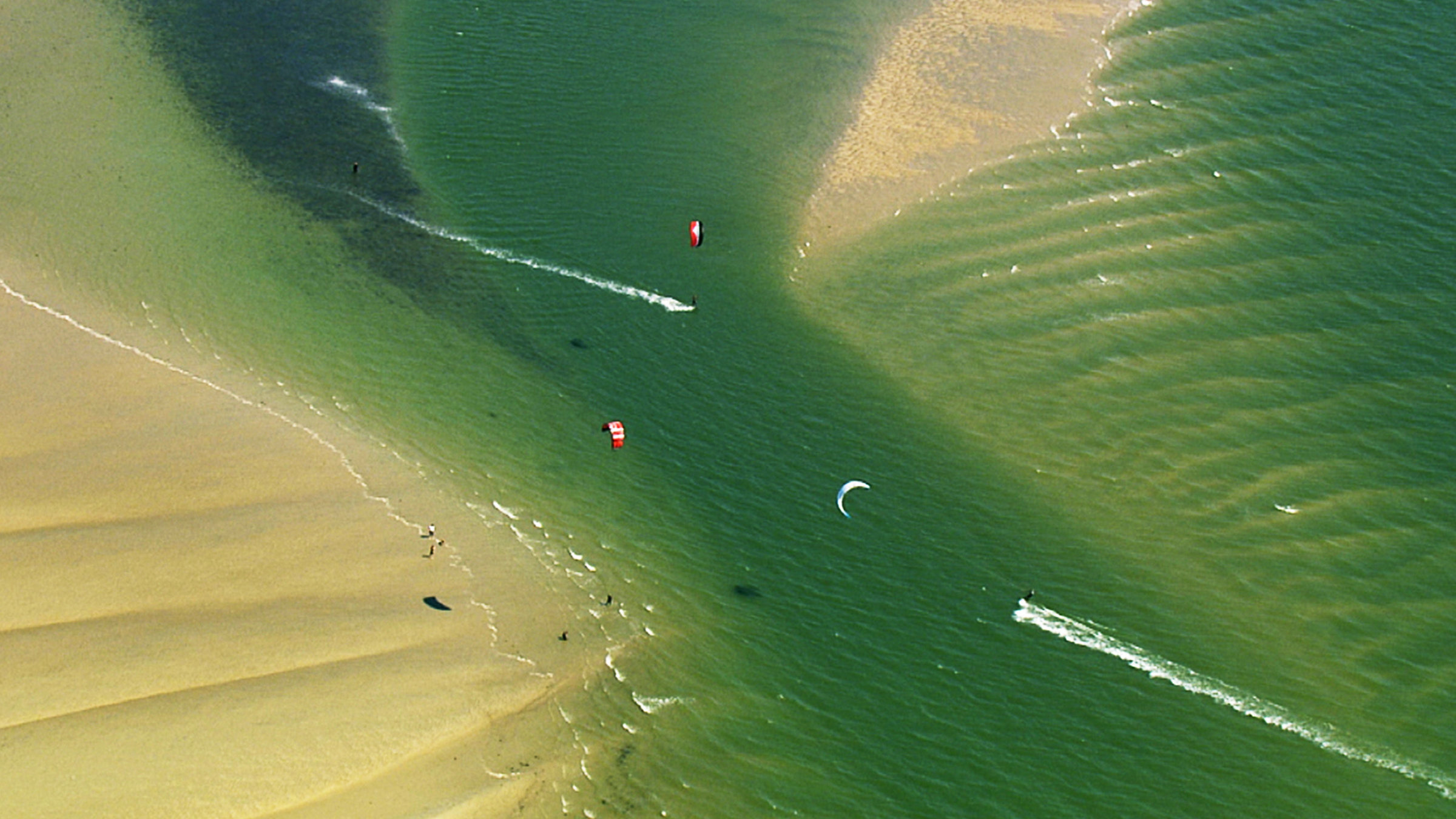 "Die Nordsee von oben" - Kitesurfer.