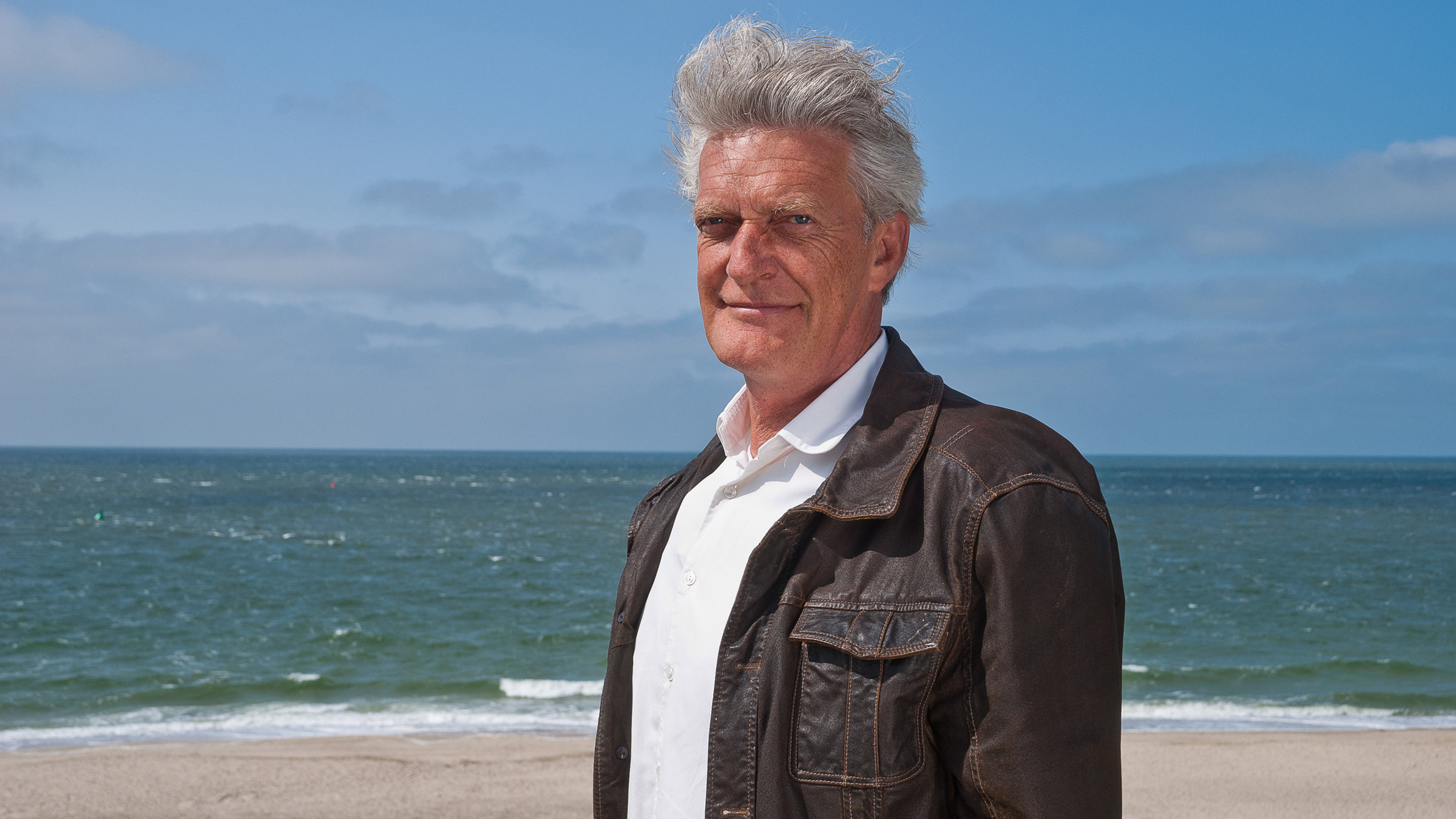 "Fjorde, Felsen und Eisberge - Europas Norden" - Max Moor an der Küste.