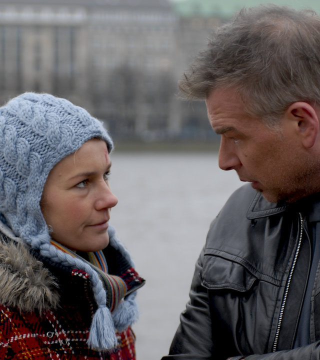 "Notruf Hafenkante - Spätfolgen": Boje (Frank Vockroth) spricht ein ernstes Wort mit Franzi (Rhea Harder).