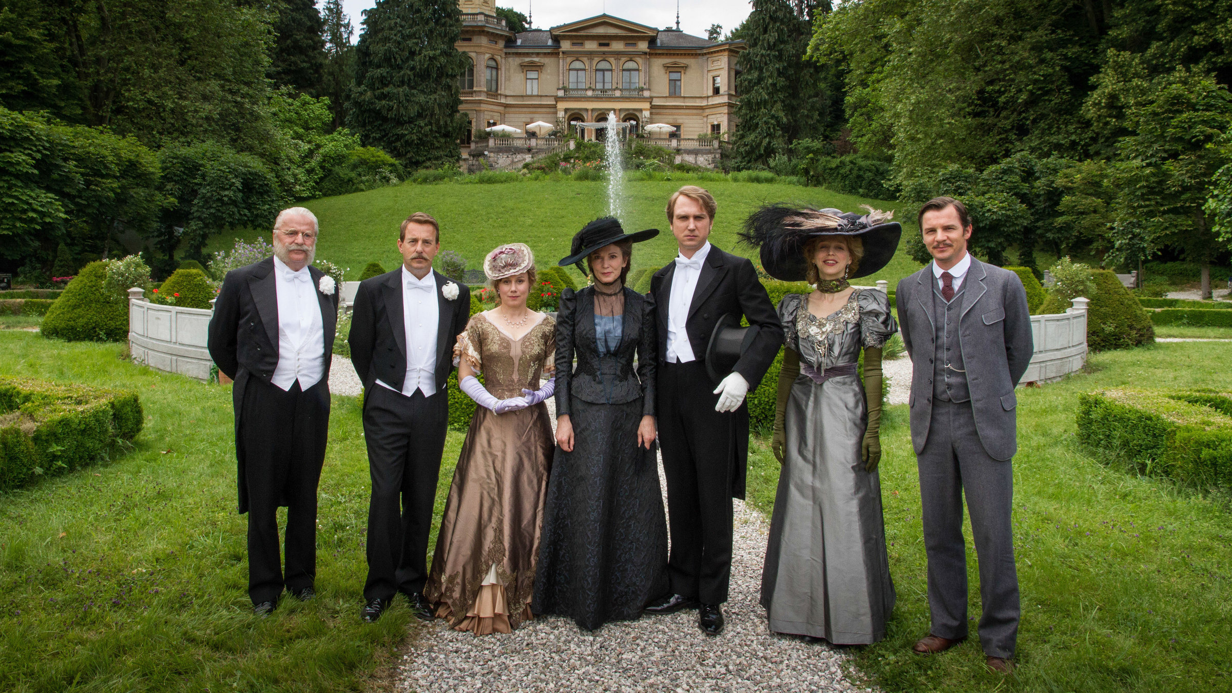 "Der Wagner-Clan. Eine Familiengeschichte" - Werner Haindl (Karl Klindworth), Heino Ferch (Houston Chamberlain), Eva Löbau (Eva Wagner), Iris Berben (Cosima Wagner), Lars Eidinger (Siegfried Wagner), Petra Schmidt-Schaller (Isolde Wagner), Felix Klare (Franz Beidler).