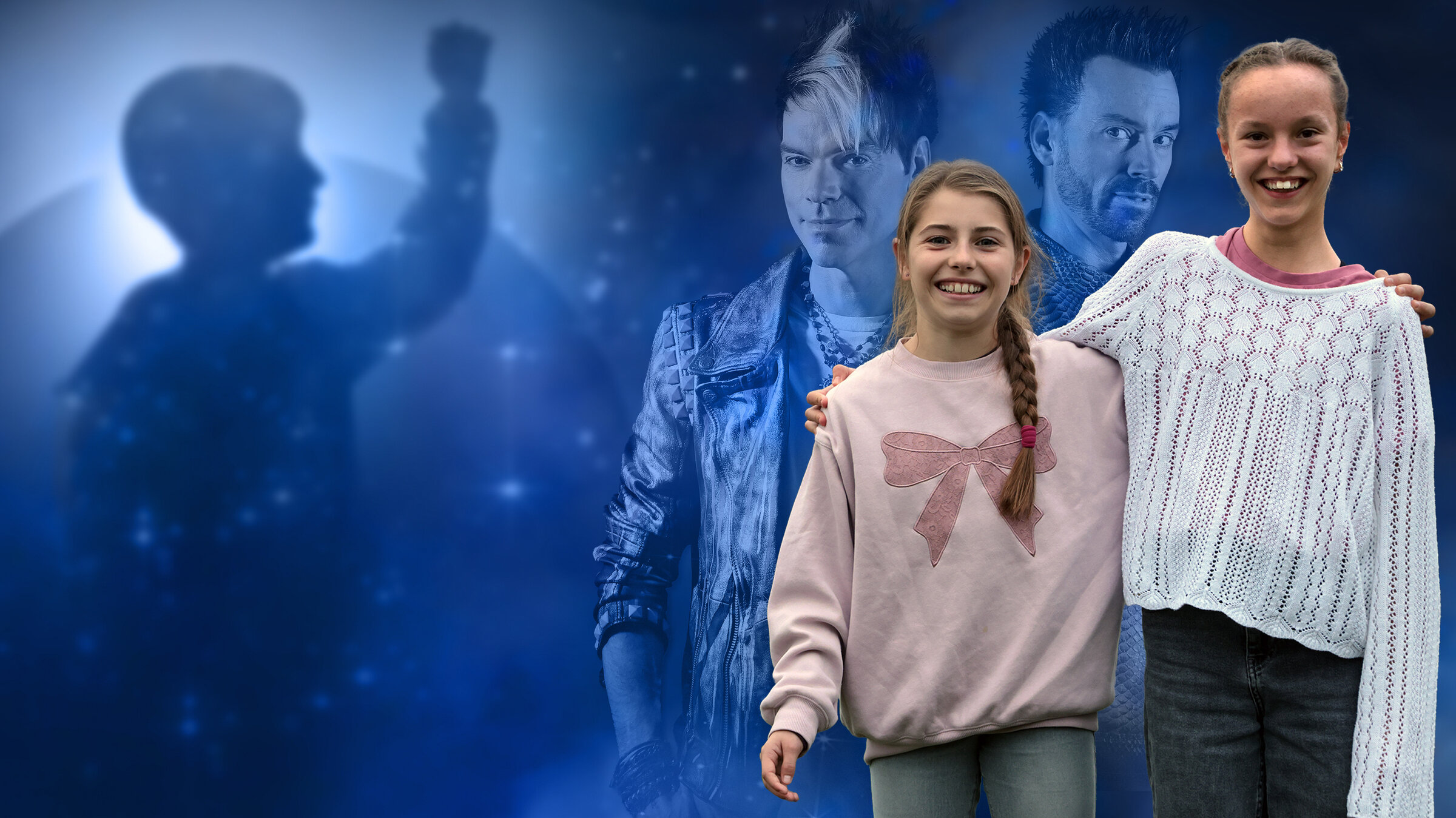"Mut durch Magie - mit den Ehrlich Brothers": Montage: Jule und Anna, beide in Pulli und Jeans, umarmen sich und lachen. Im blau eingefärbten Hintergrund stehen Chris und Andreas Ehrlich in ihren Lederjacken, die ebenfalls nach vorne schauen. Sie wirken größer als die Mädchen im Vordergrund.