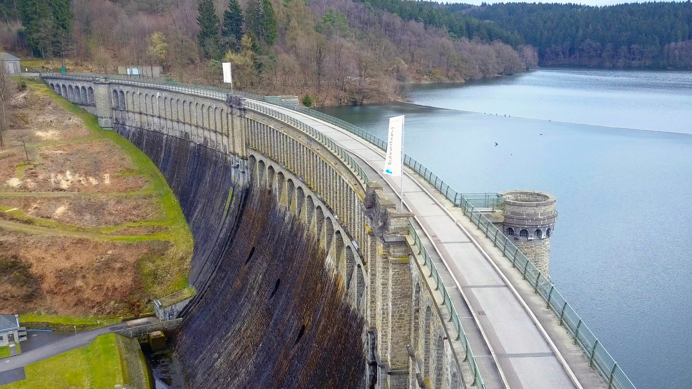 "planet e.: Talsperren - die unterschätzte Gefahr": Blick auf die Ennepetalsperre.