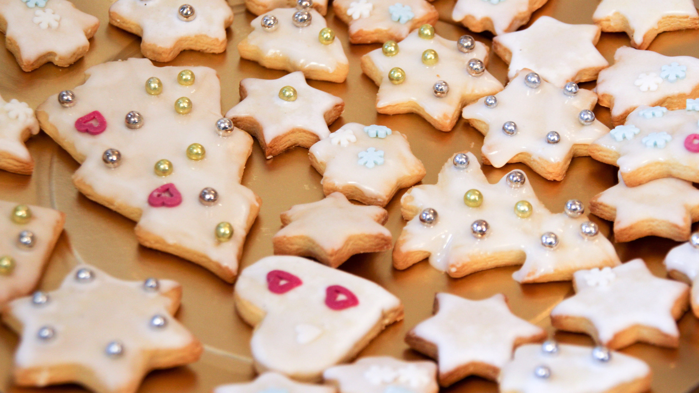 "Vanille, Zimt und Mandelsplitter": Weihnachtliches Zitronengebäck, verziert, Trient.