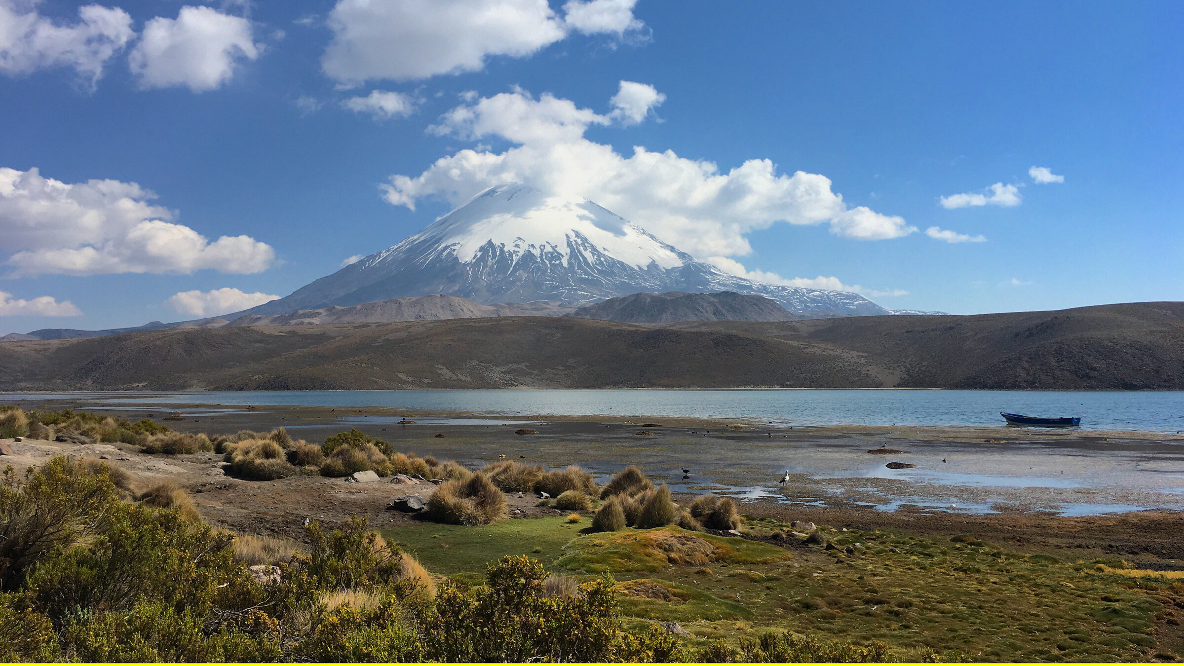 "Zwischen Anden und Pazifik - Unterwegs im Norden Chiles": Der 6.380 Meter hohe Vulkan Parinacota liegt östlich der Stadt Arica im Norden Chiles, unweit zur Grenze zu Bolivien.