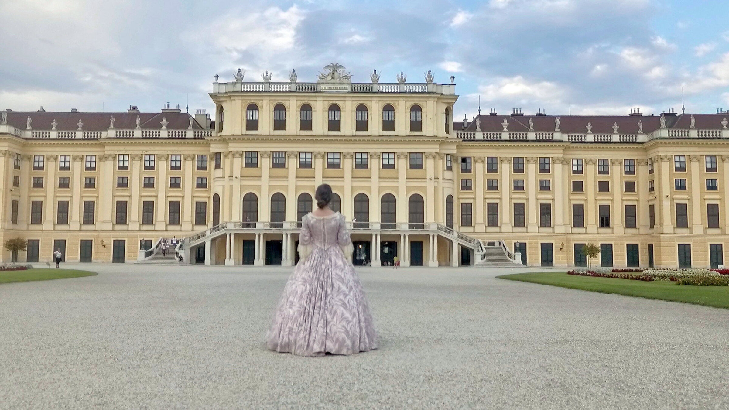 "Habsburgs letzte Geheimnisse - Die verborgenen Schätze der Maria Theresia": Regisseur Christian Papke klärt uns über die Geld-Tricks der Maria Theresia auf.