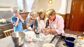 Bei der Oma schmeckts am besten - Gerichte<br/>mit Familiengeschichte