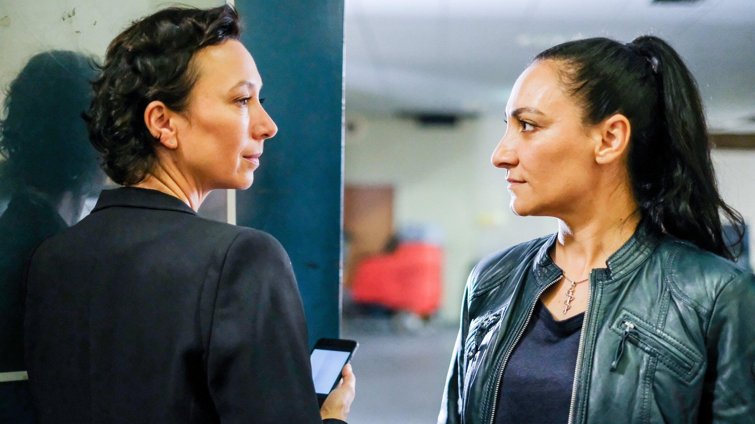 "Schnell ermittelt - Lisa Migutsch": (v.li.): Ursula Strauss (Angelika Schnell), Alev Irmak (Maggie Albrecht).