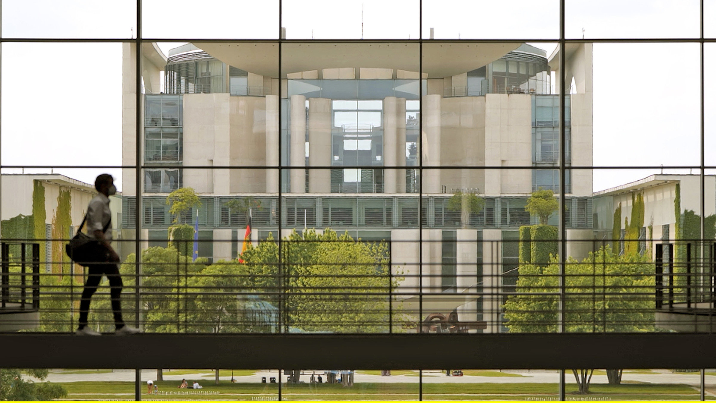 "Geld. Macht. Politik.": Kanzleramt in Berlin