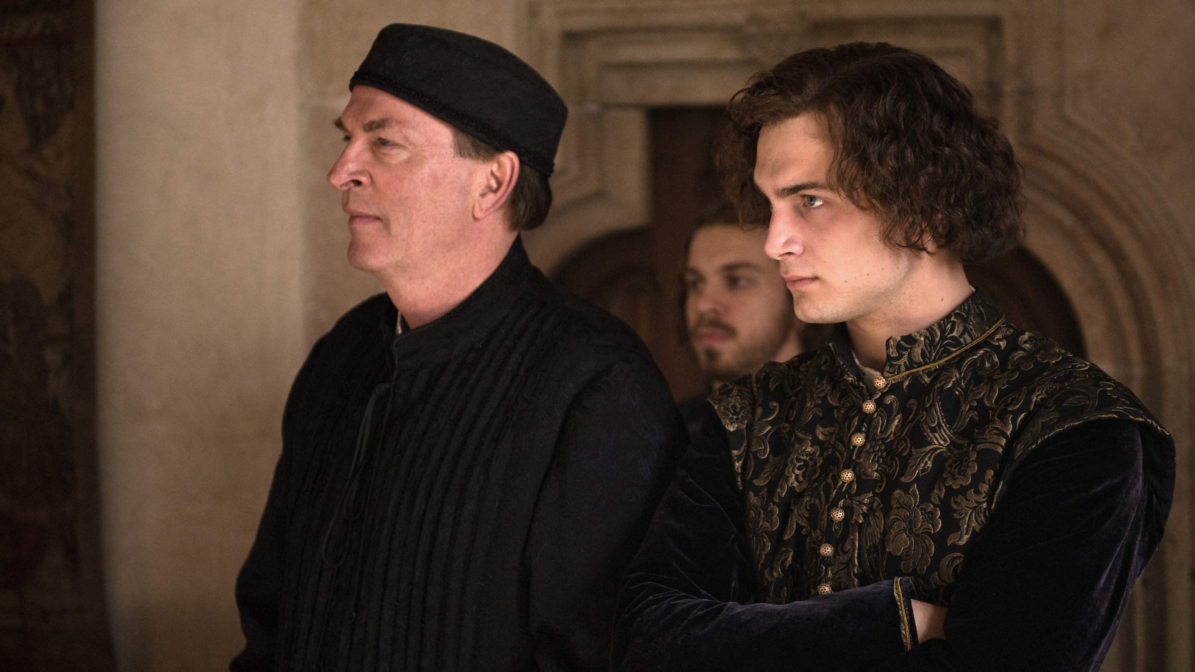 "Die Puppenspieler - Aus dem Feuer (1/2)": Richard (Samuel Schneider, re.) begleitet seinen Ziehvater Jakob Fugger (Herbert Knaup) nach Italien.