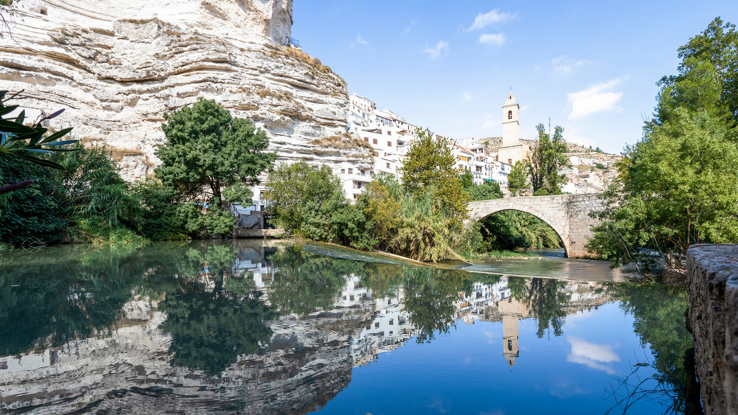 "Abenteuer Spanien (4/4) - Der unbekannte Westen": Der Rio Júcar führt auch nach „Alcala de Júcar“. Das kleine Städtchen liegt im Süden von Kastillien-La Mancha in der Provinz Albacete.