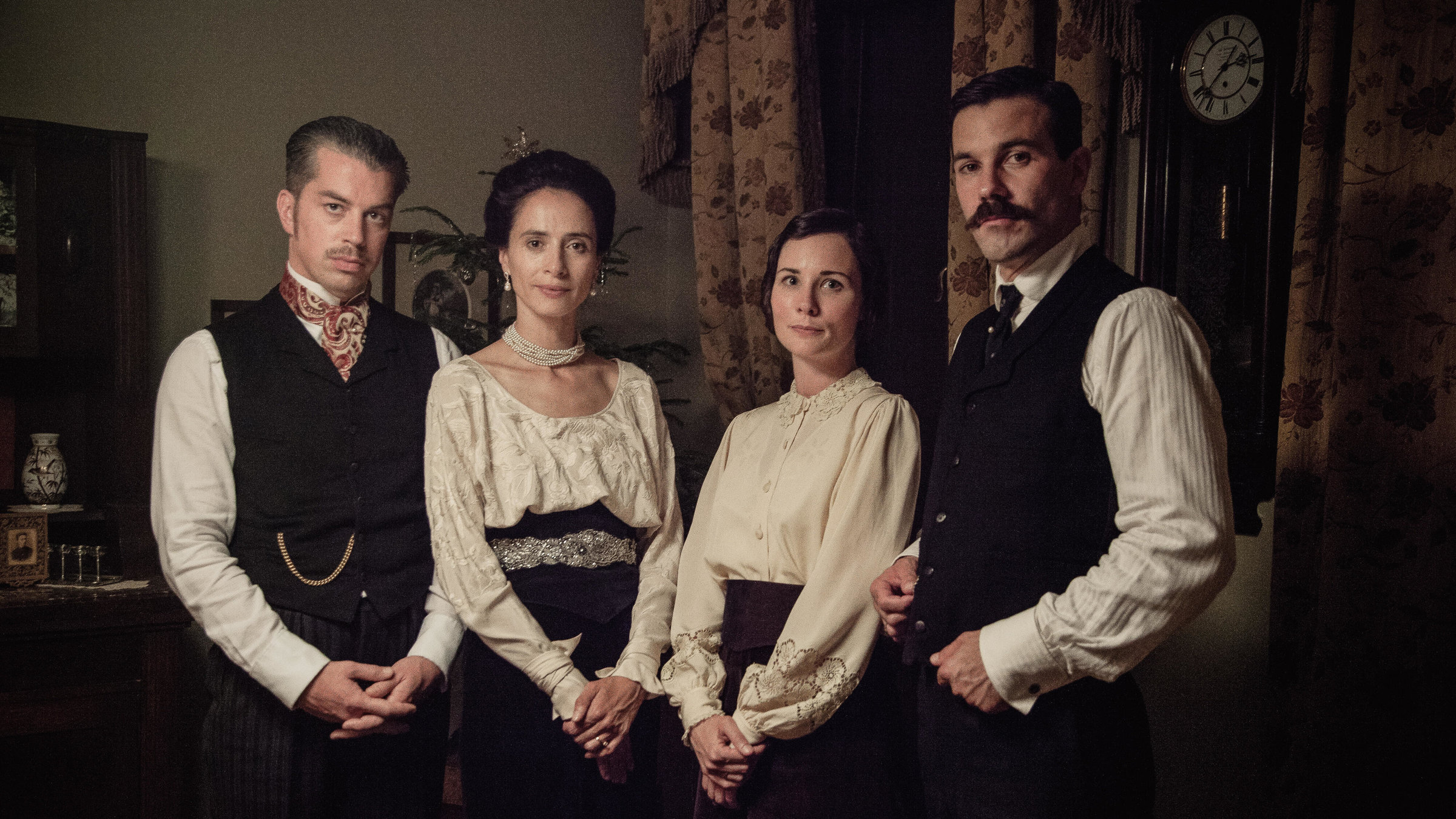 "Unser Österreich: Wien - Geschichte aus der Vorstadt": Matthias Franz Stein (Oskar Erdheim jung) und Annette Holzmann (Sofie Erdheim), Barbara Grahsl