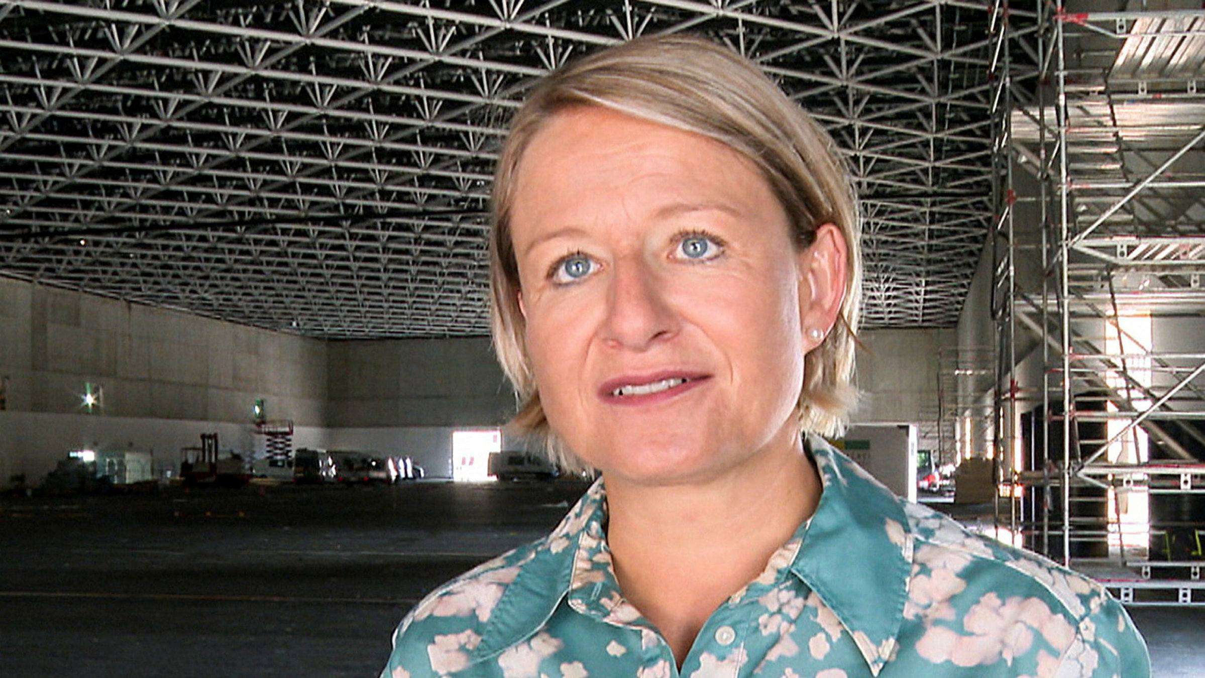 "Olma in finanzieller Not - Direktorin auf Rettungsmission": Christine Bolt verkündet den Namenssponsor der neuen Halle.