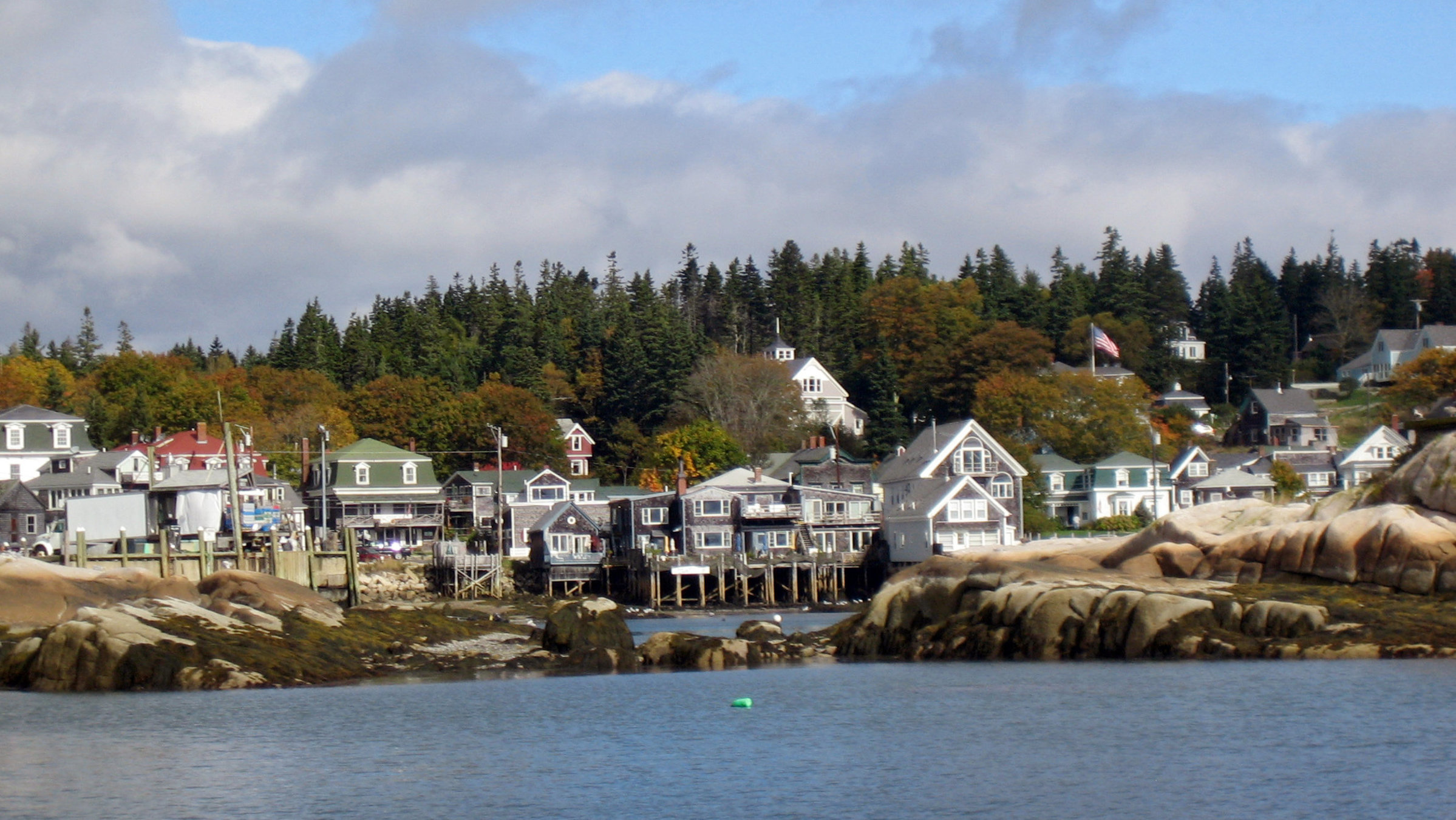 "Leuchtendes Land": Neuengland im Herbstlicht: Der Fischer-Hafen von Stonington im US-Bundesstaat Maine