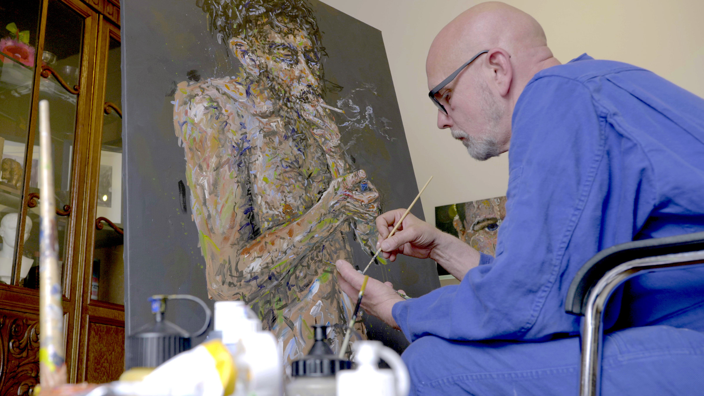 "37° Der blinde Fleck in meinem Leben  - Die Ungewissheit einer Samenspende": Peter ist damit beschäftigt, ein Portrait zu malen.