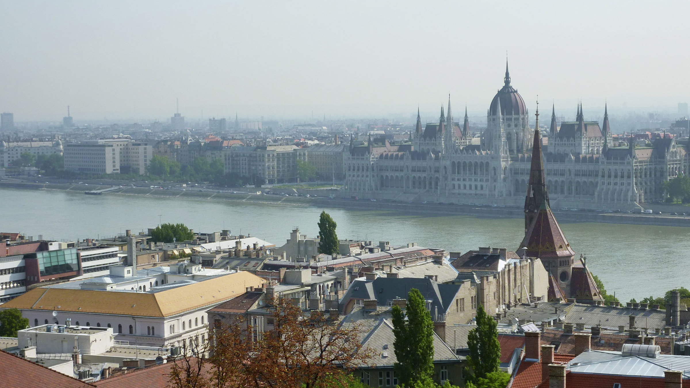 "Die Donau - Reise in ein unbekanntes Europa, Von Bratislava nach Mohács mit Susanne Wille": Stadtansicht Budapest.