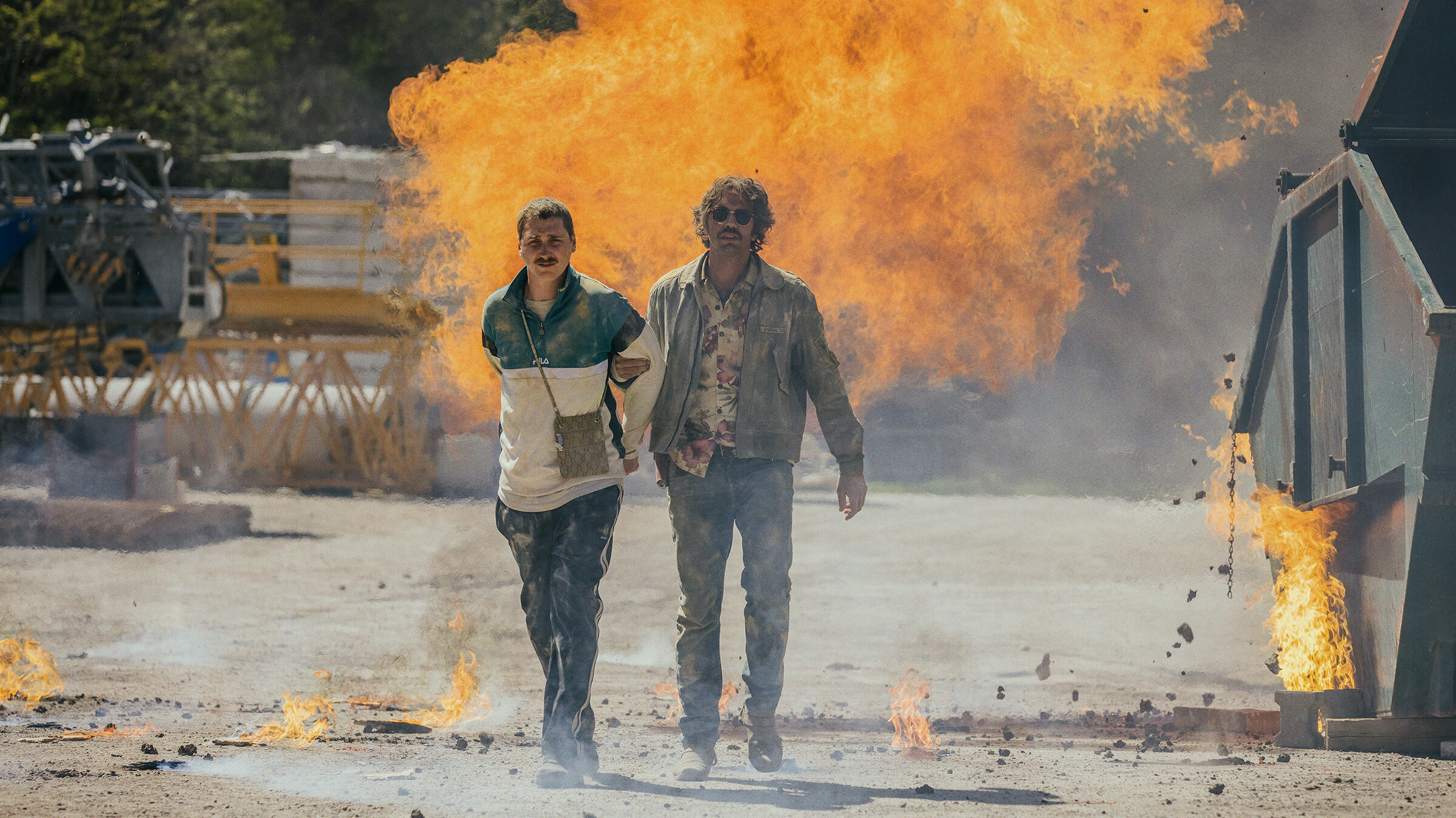 "Tschugger I (4/5) - Forällu": Spektakuläre Verhaftung: Arsène Junior Page als Juni, David Constantin als Bax.